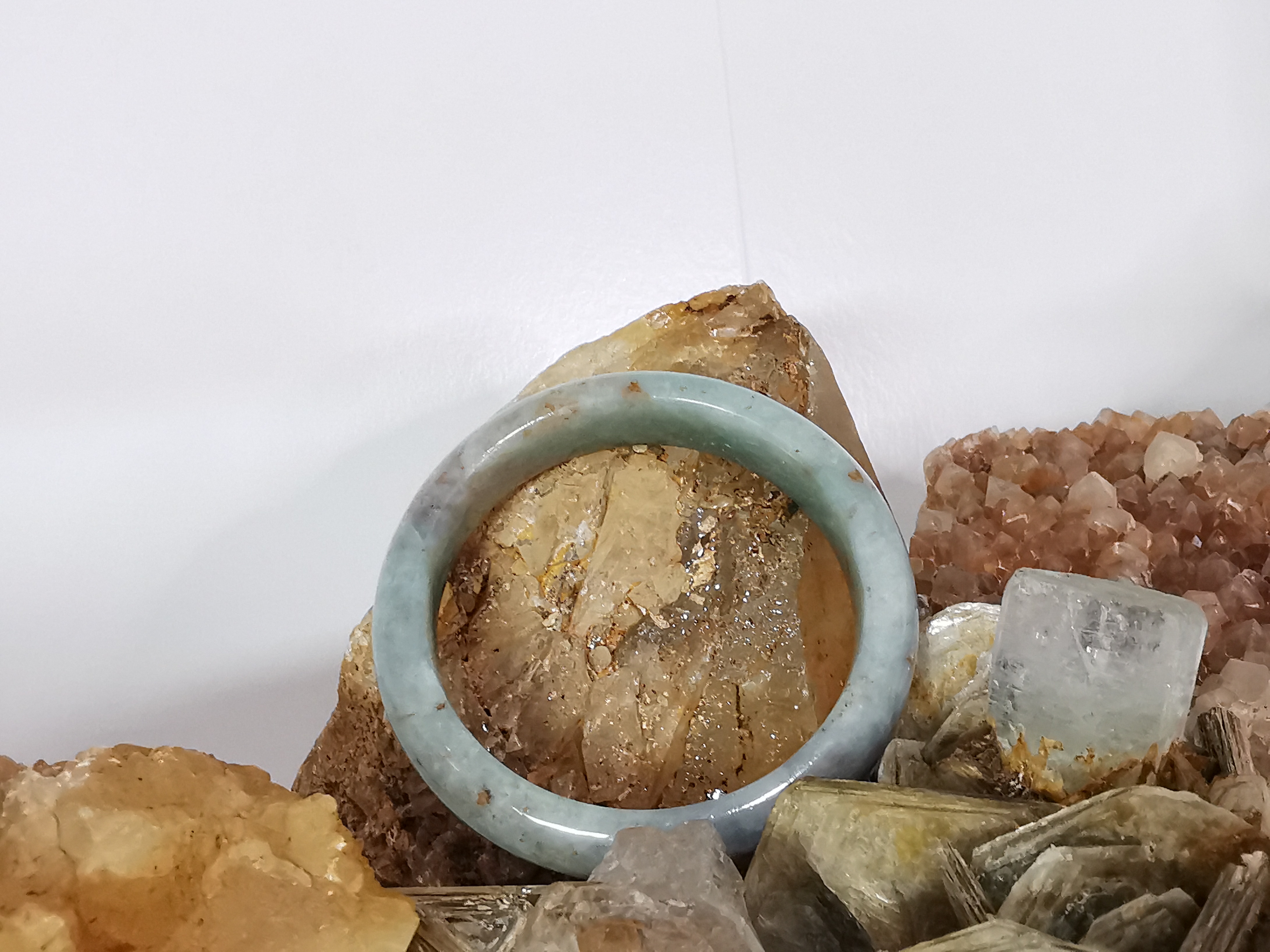 Green Orange Yellow Red Bangle กำไลหยกเจไดต์แท้ Diameter/ เส้นผ่านศูนย์กลางด้านใน 59 mm.