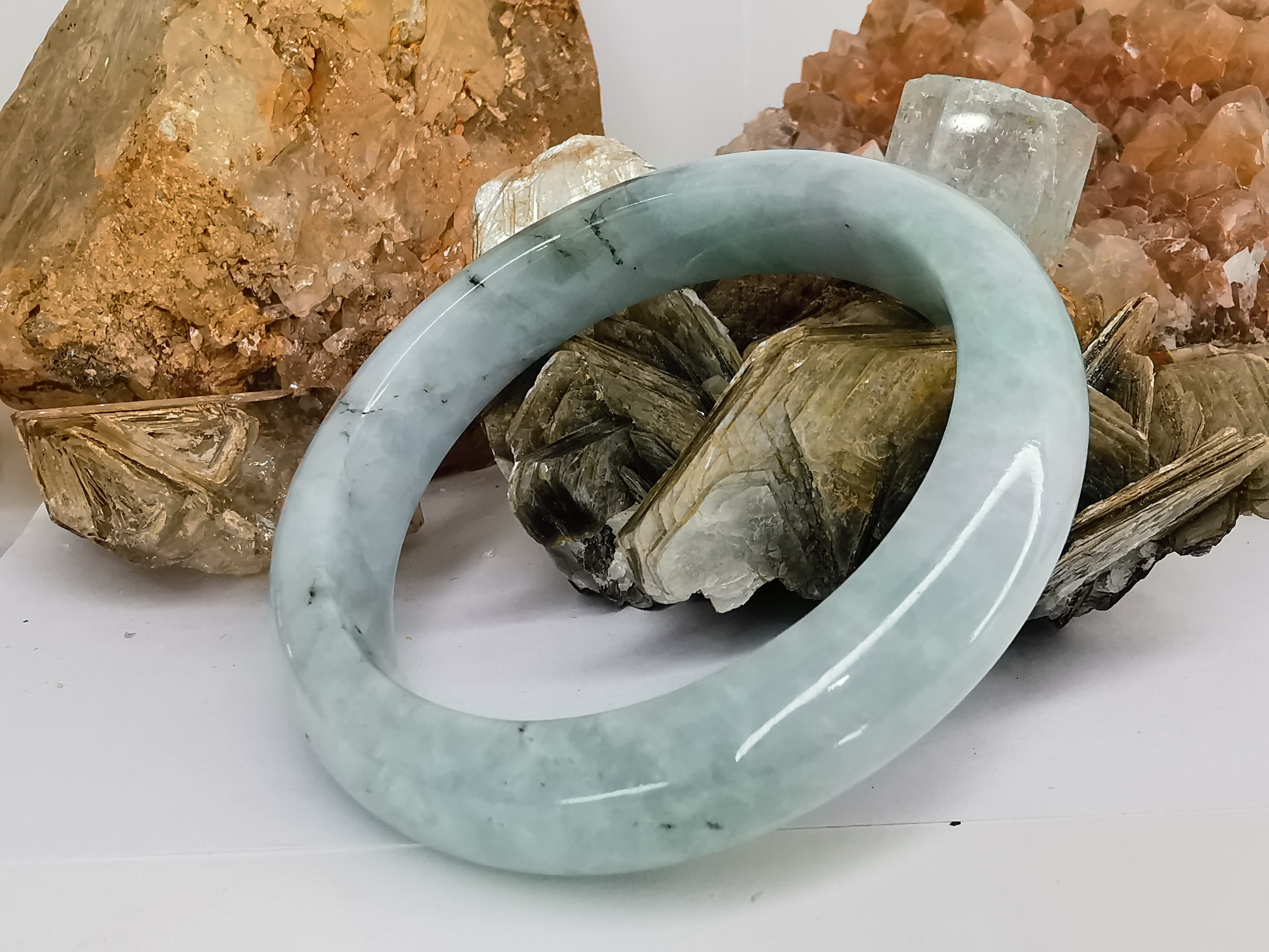 Green White Bangle กำไลหยกเจไดต์แท้ Diameter/ เส้นผ่านศูนย์กลางด้านใน 58 mm.