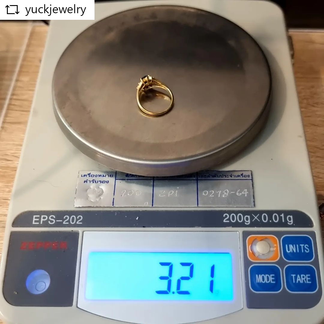 🚫ปิดการขาย(SoIdOut)🚫 แหวนทองคำ 18K พลอยไพลิน เพชรเกสร 2.5 ตัง 12 เม็ด รวม 30 ตัง น้ำ 93(K) ความสะอาด vvs-vs ไซส์ 51 น้ำหนัก 3.21 กรัม
