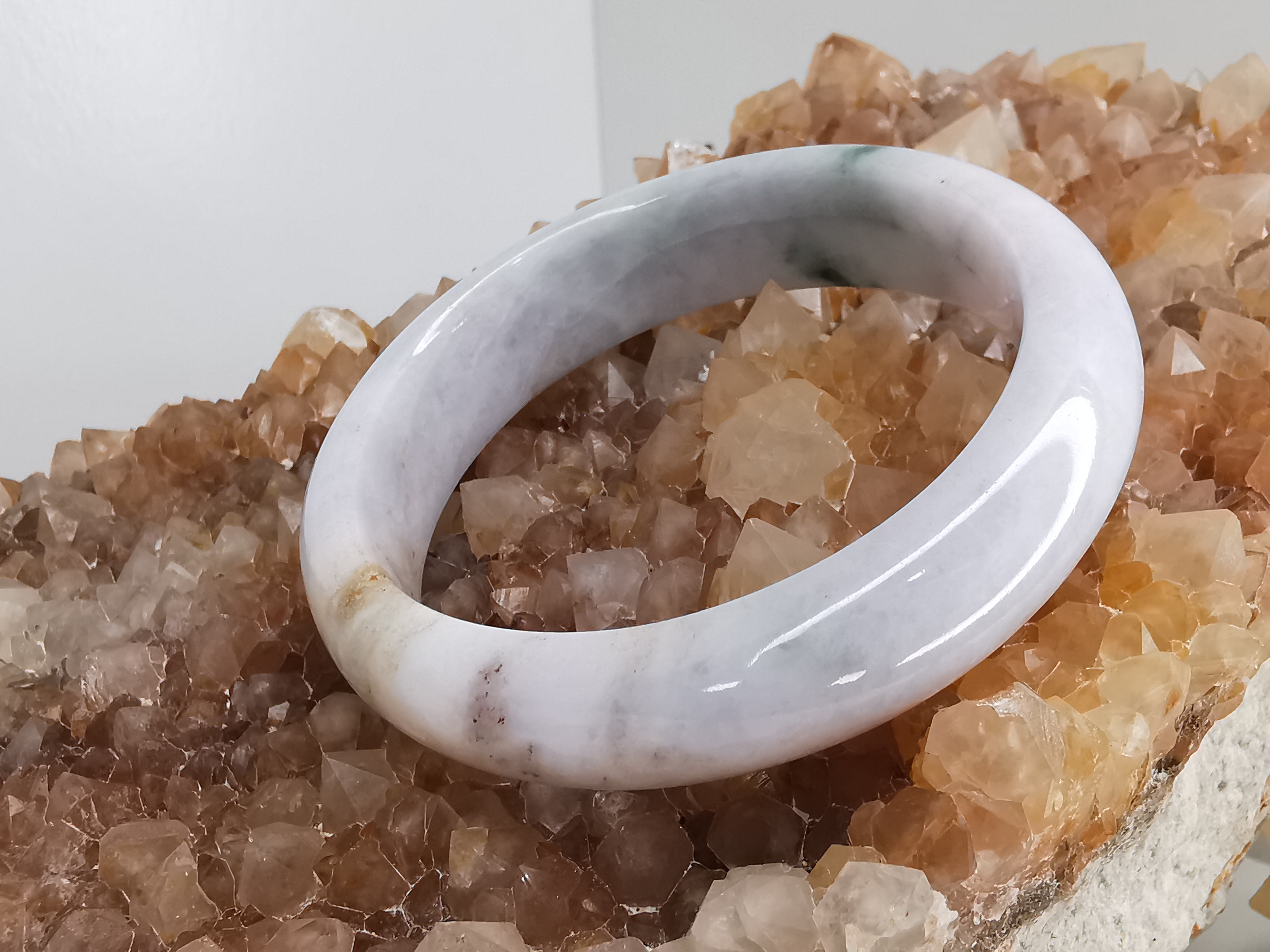 White Green Jade Bangle กำไลหยกเจไดต์แท้ Diameter/ เส้นผ่านศูนย์กลางด้านใน 56 mm.