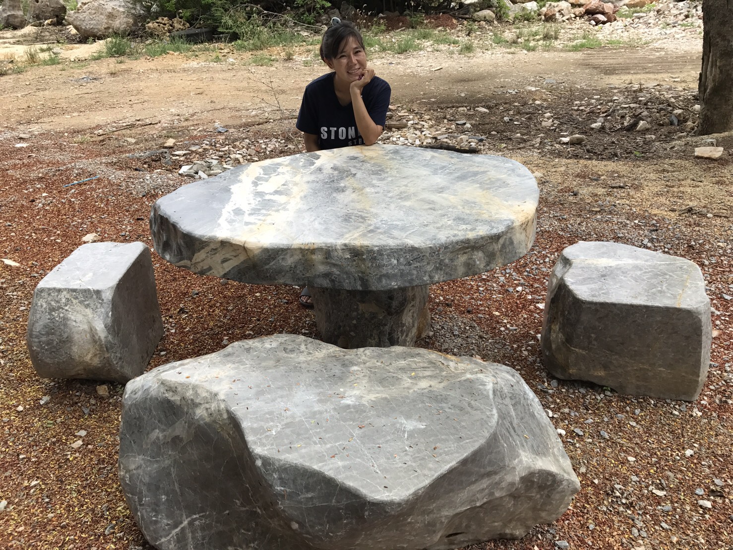 โต๊ะหินธรรมชาติ