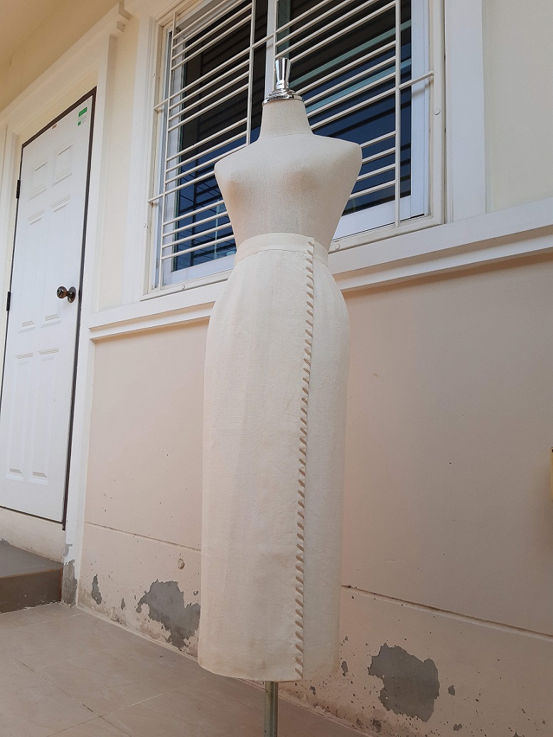 กระโปรงวินเทจป้ายข้างสีครีม งานร้อยเชือกแฮนด์เมด