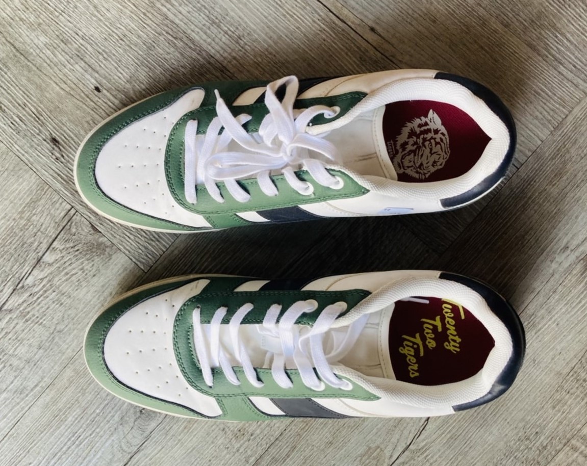 G 220344 รองเท้าผ้าใบสีเขียว Twenty two tigers ราคาเช่า 60 บาท ต่อ 1 วัน