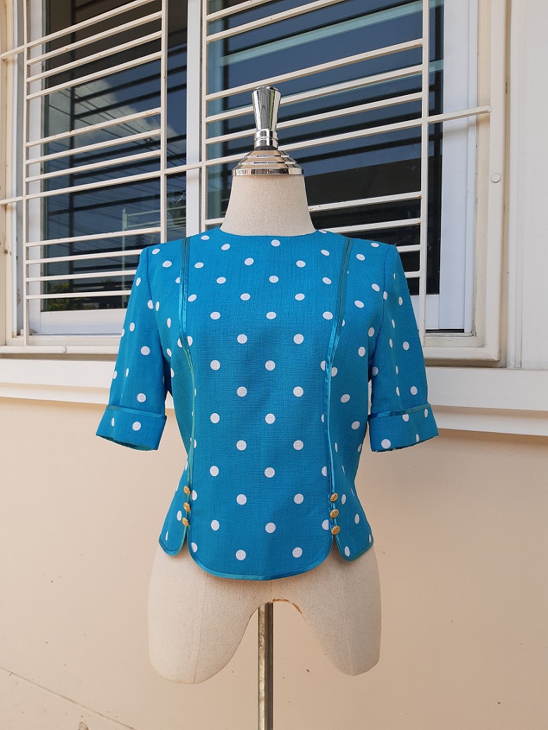 เสื้อสีฟ้าสดลาย polkadots งานญี่ปุ่น