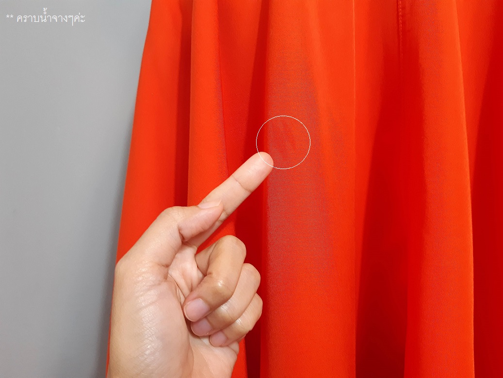 กระโปรงบานสีส้ม แบรนด์ UNIQLO