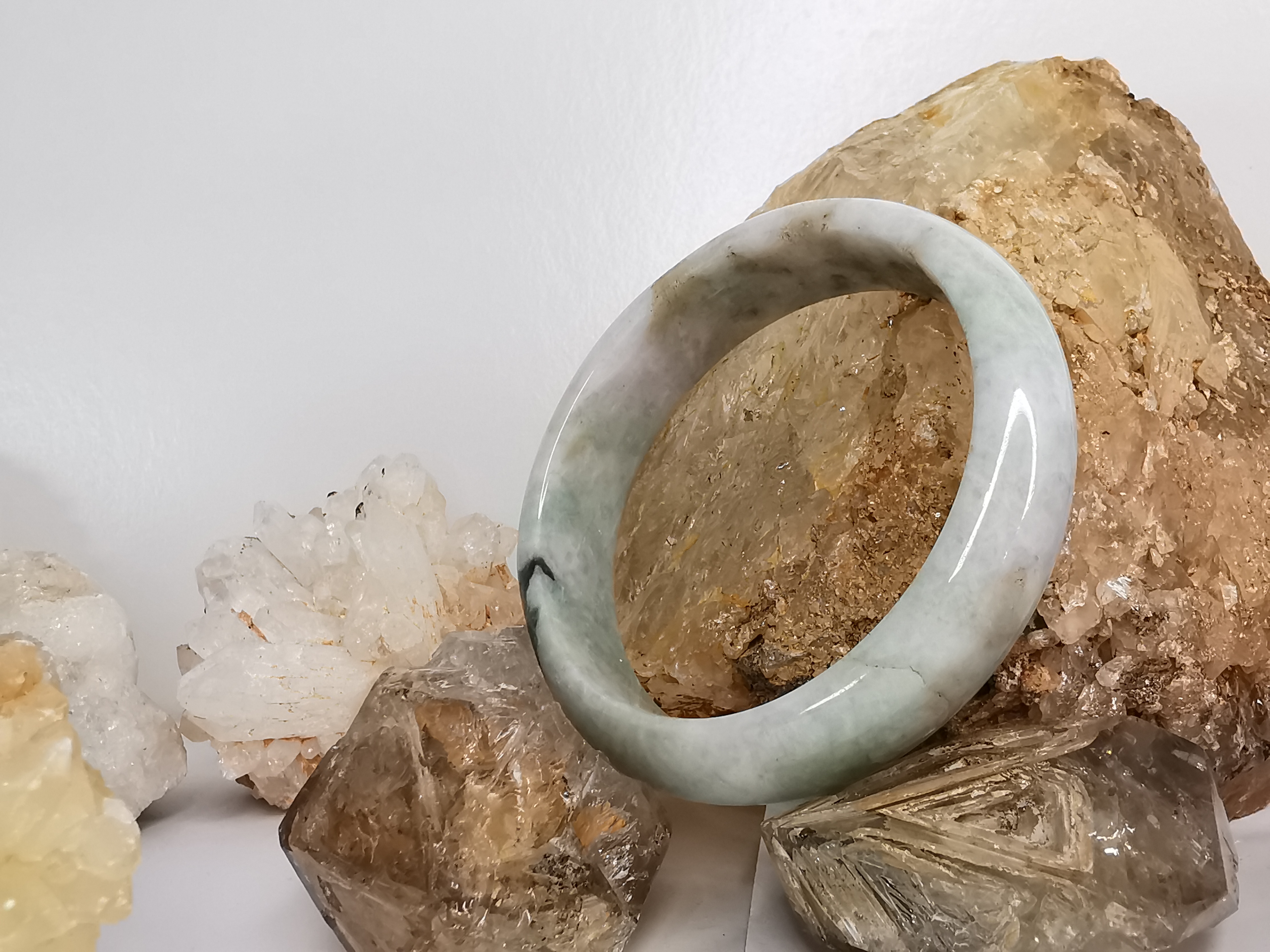 White Green Jade Bangle กำไลหยกเจไดต์แท้ Diameter/ เส้นผ่านศูนย์กลางด้านใน 57 mm.