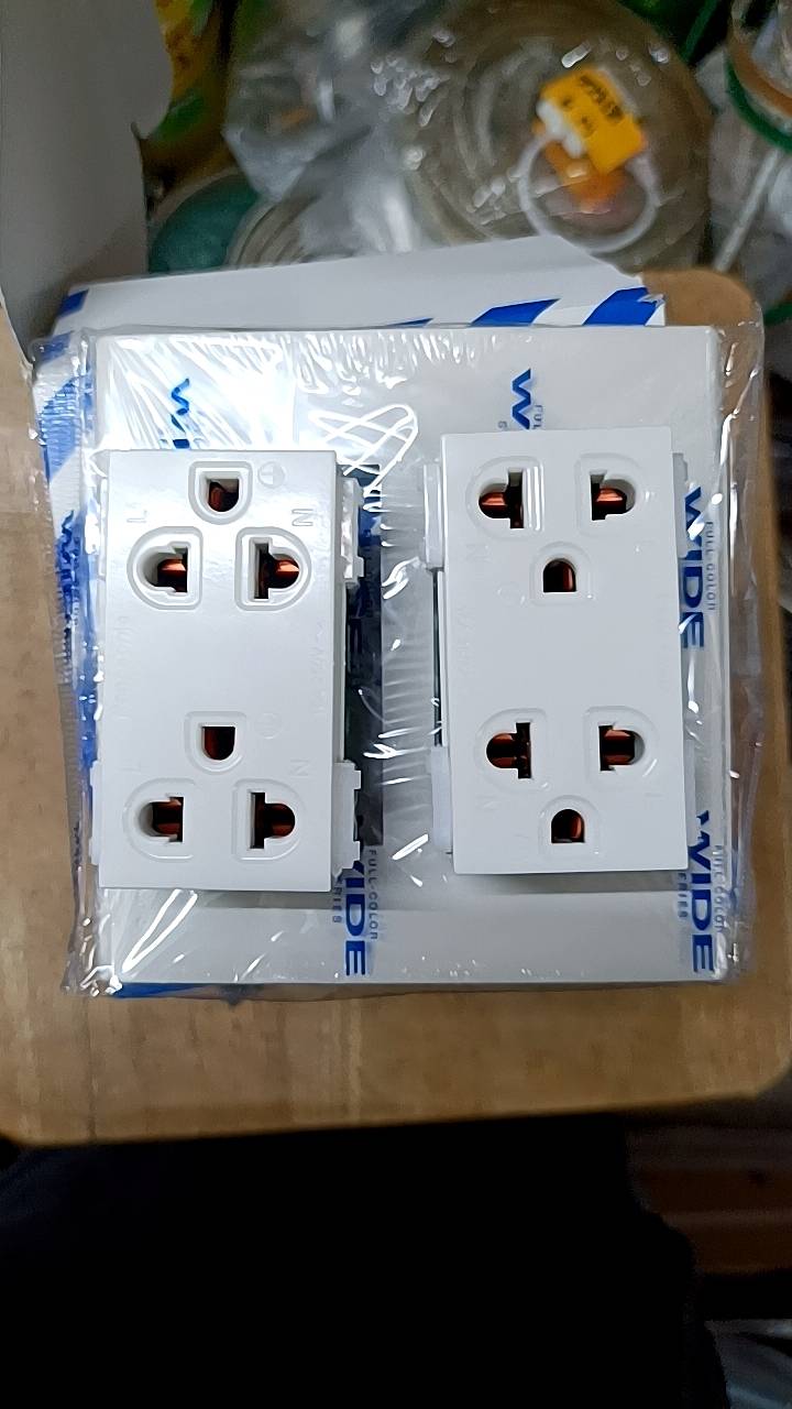 Panasonic ชุดปลั๊กกราวด์คู่ 2 ตัว สำเร็จ +หน้ากาก 6ช่อง พร้อม บ็อกลอย 4x4 ปลั้กกราวคู่รุ่น WEG15929 มาพร้อมหน้ากาก WEG6806