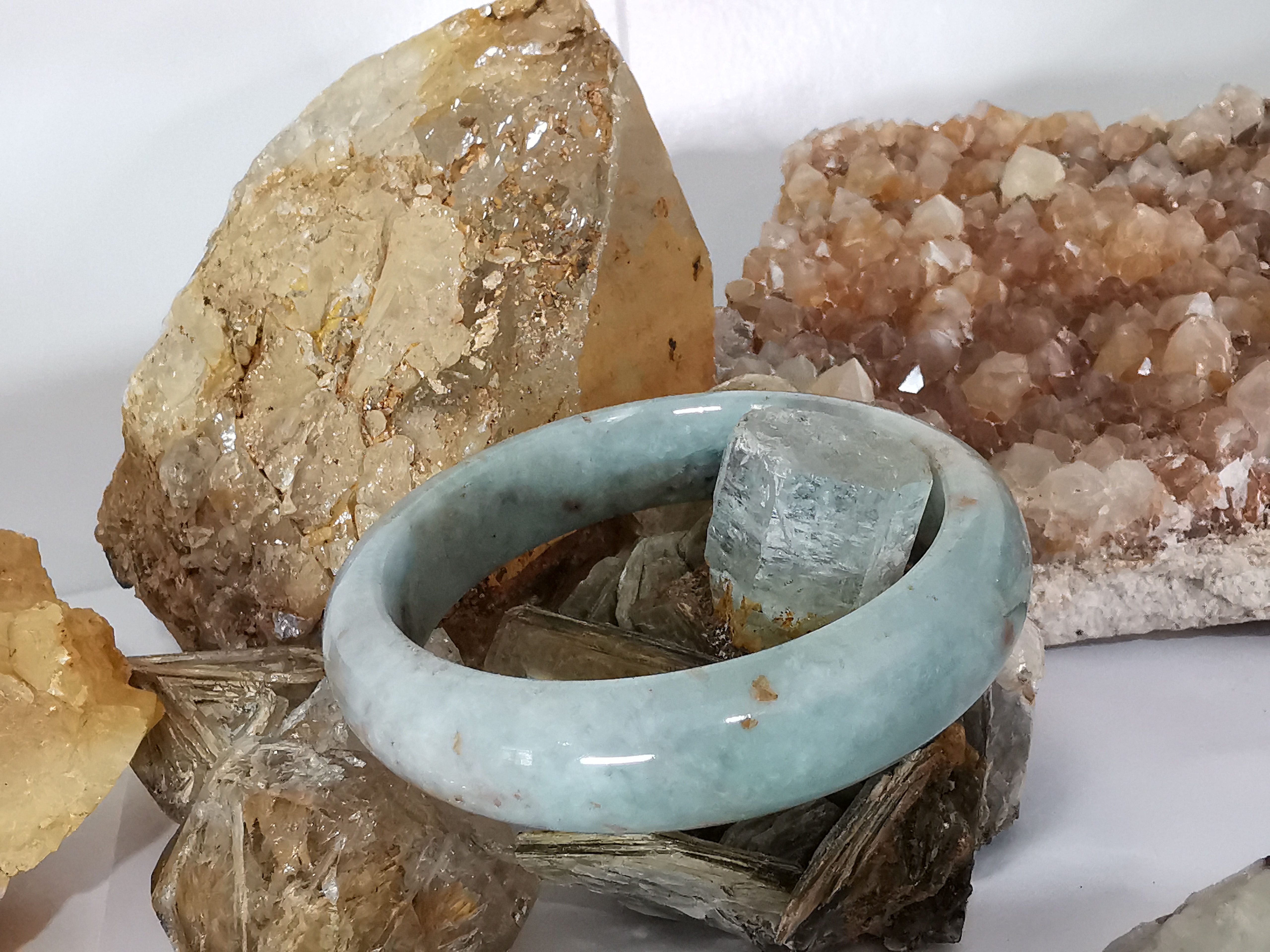 Green Orange Yellow Red Bangle กำไลหยกเจไดต์แท้ Diameter/ เส้นผ่านศูนย์กลางด้านใน 59 mm.