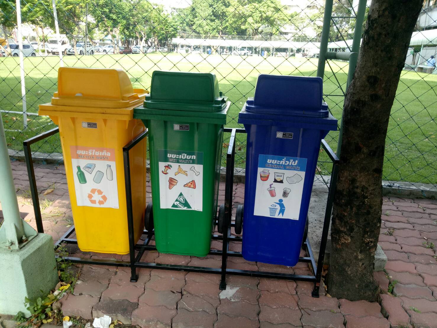 แท่นวางถังขยะ กทม. 120 ลิตร ขนาด 3 ช่อง ไม่มีป้ายแผงหลัง