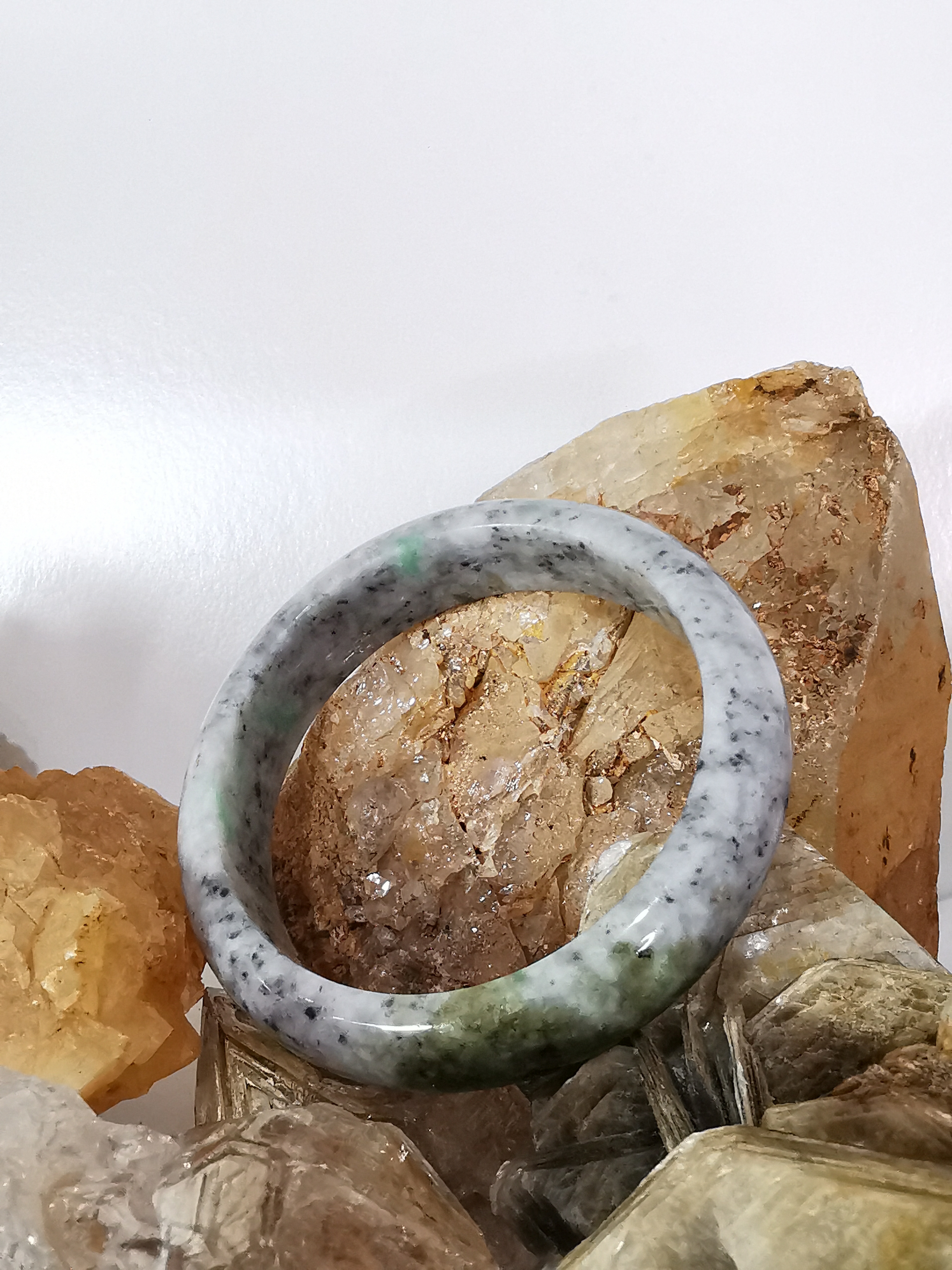 Green Grey White Bangle กำไลหยกเจไดต์แท้ Diameter/ เส้นผ่านศูนย์กลางด้านใน 59 mm.