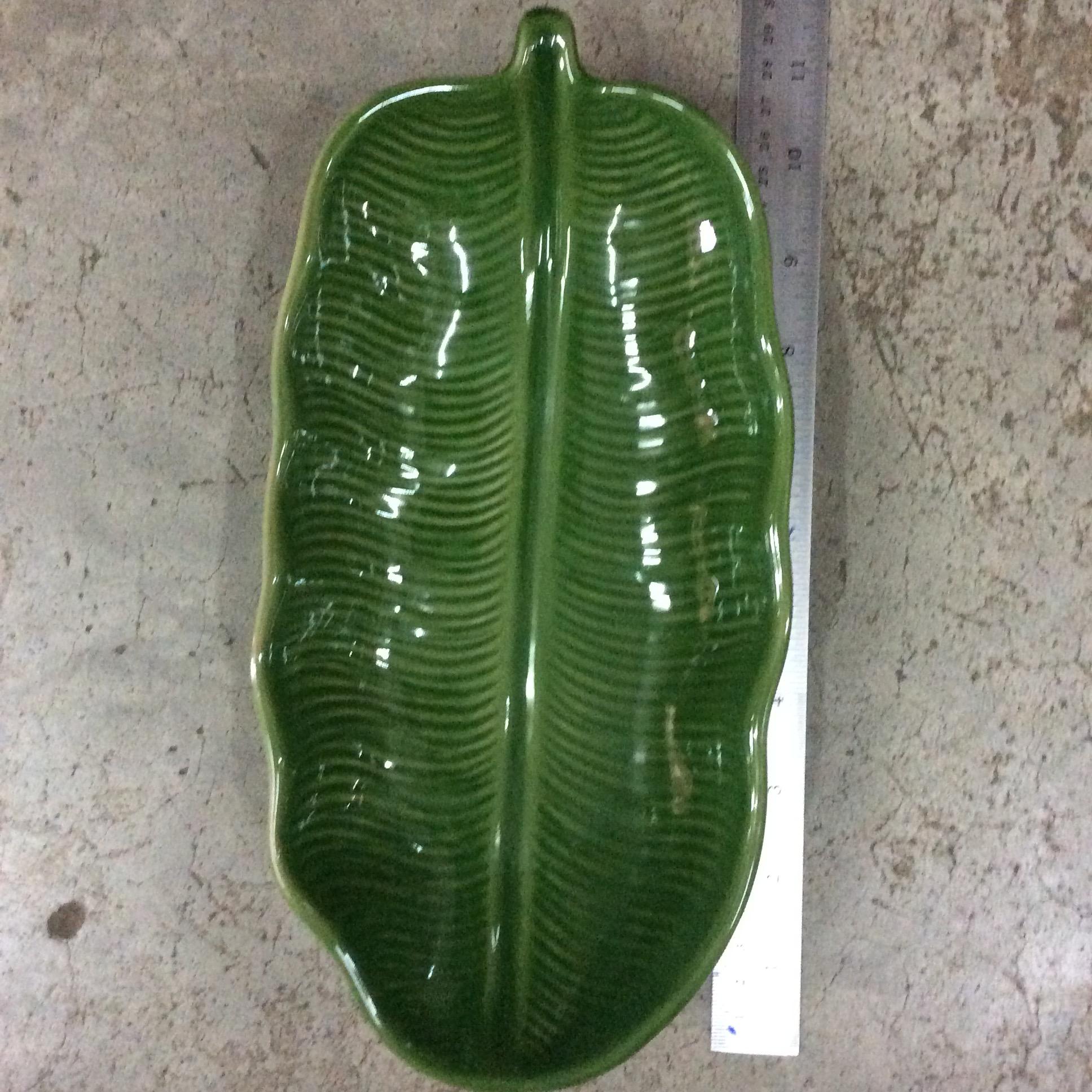 จานใบตอง10"