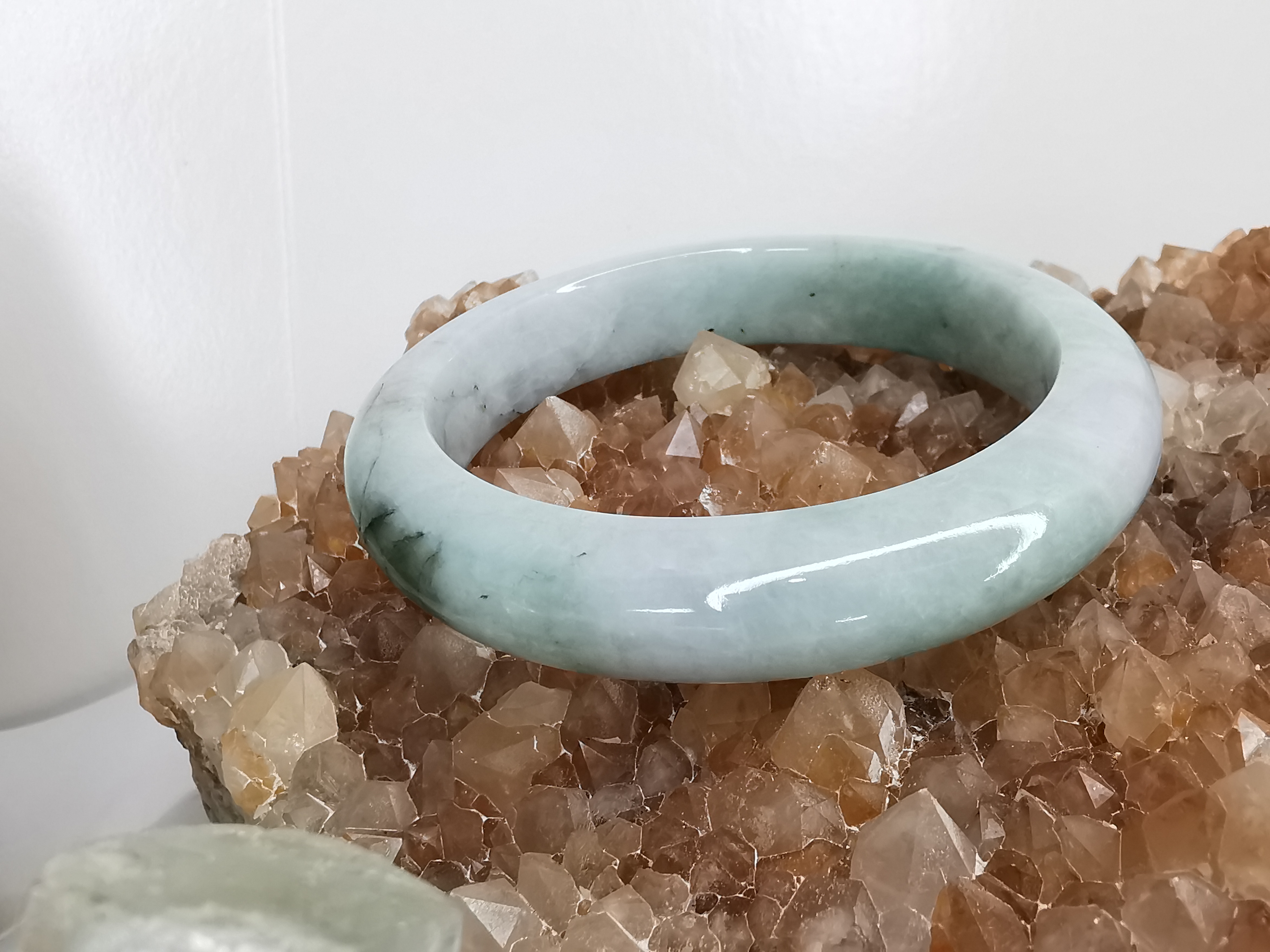 Green White Bangle กำไลหยกเจไดต์แท้ Diameter/ เส้นผ่านศูนย์กลางด้านใน 58 mm.