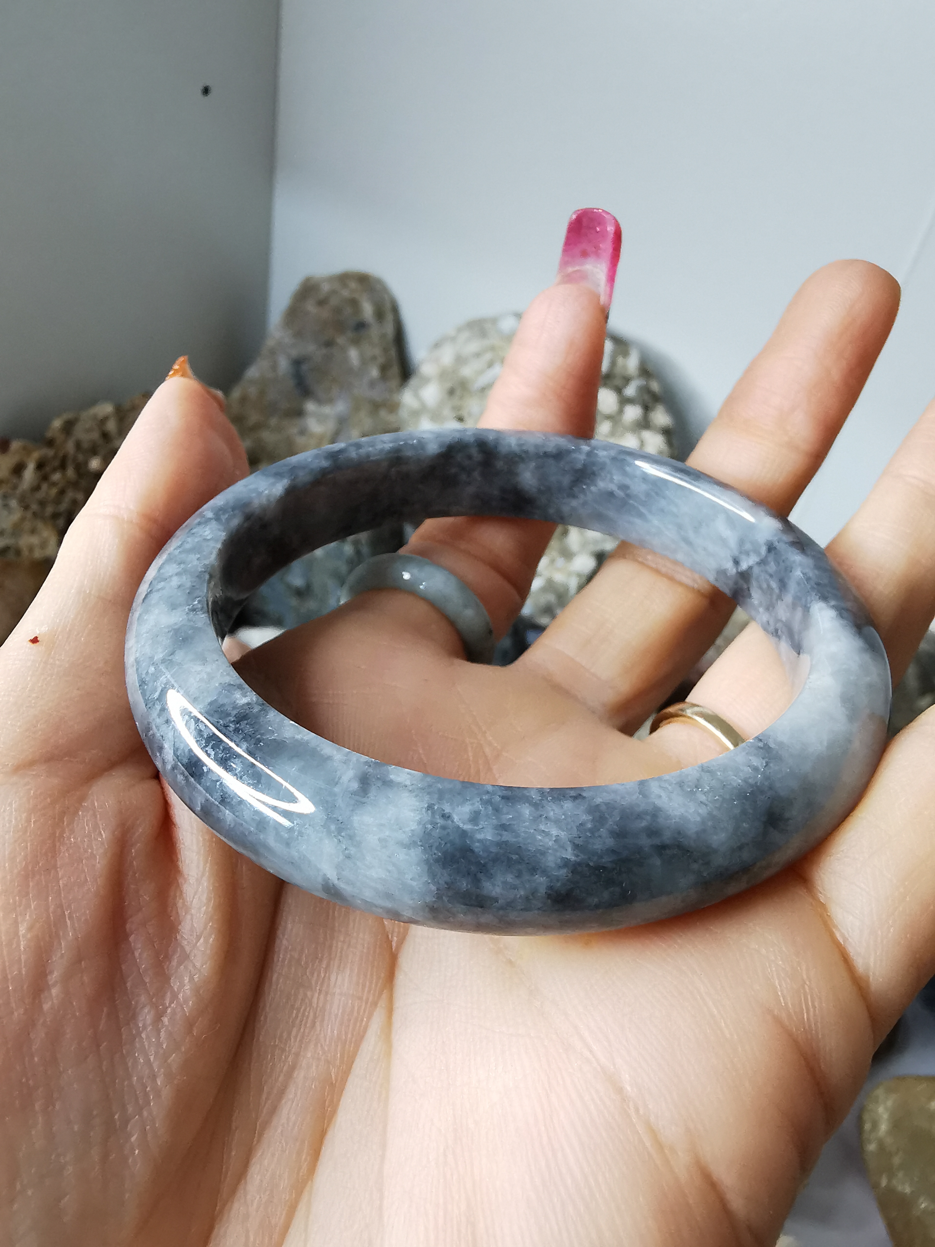 Grey Black Bangle กำไลหยกเจไดต์แท้ Diameter/ เส้นผ่านศูนย์กลางด้านใน 58 mm.