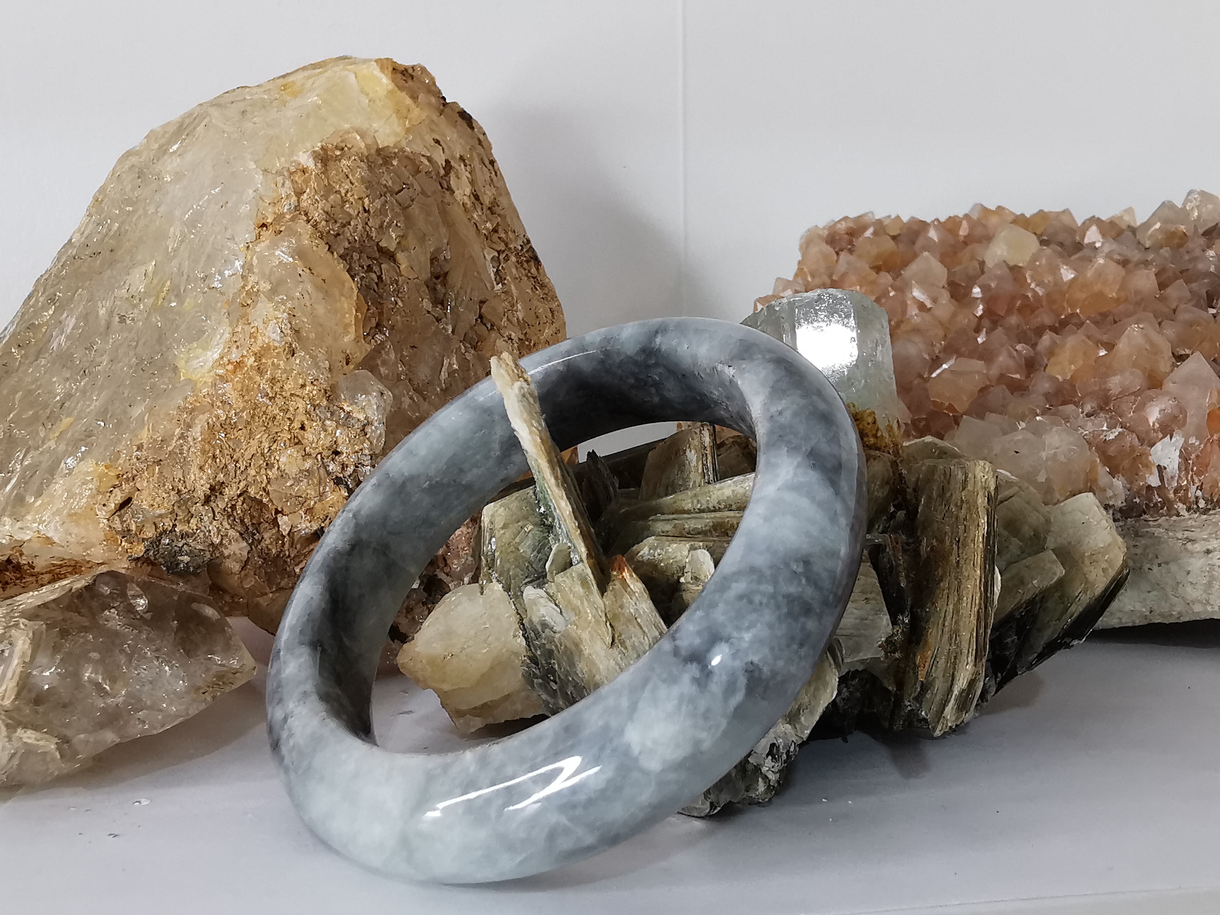 Grey Black Jade Bangle กำไลหยกเจไดต์แท้ Diameter/ เส้นผ่านศูนย์กลางด้านใน 54 mm.