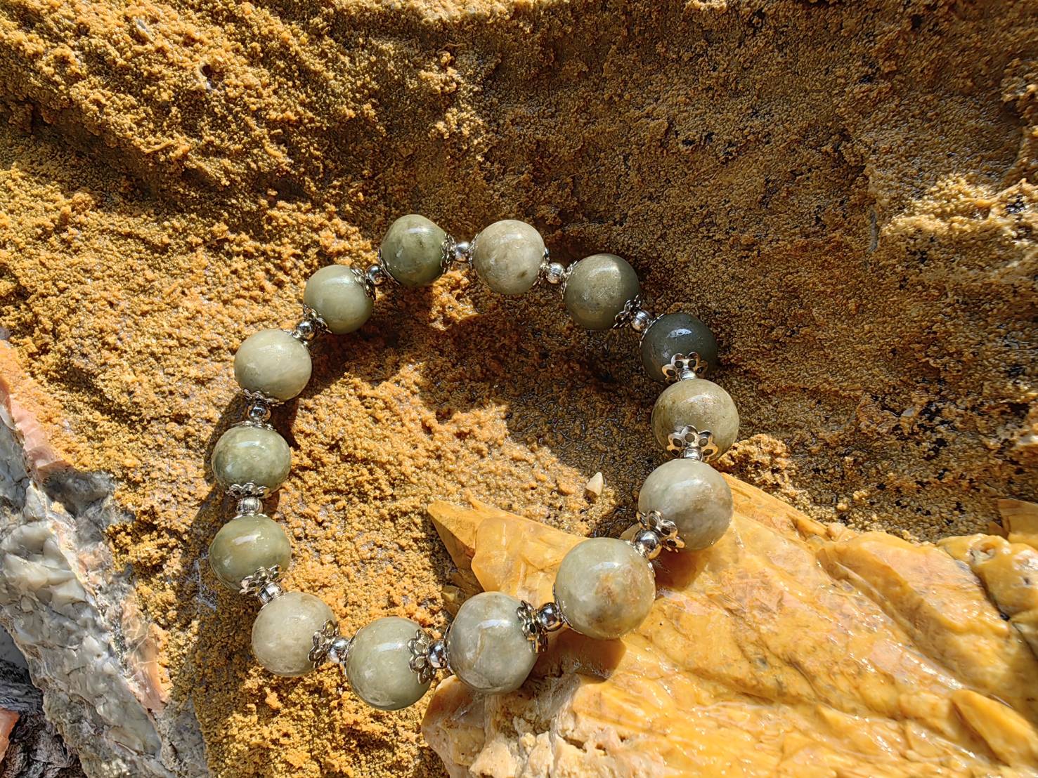 Burmese Jadeite Bracelets (Greenish yellow) Round 10 mm. Flower Silver Plated กำไลข้อมือหยกพม่า เขียวอมเหลือง กลม 10 mm. คั่นดอกไม้เงิน Free Size