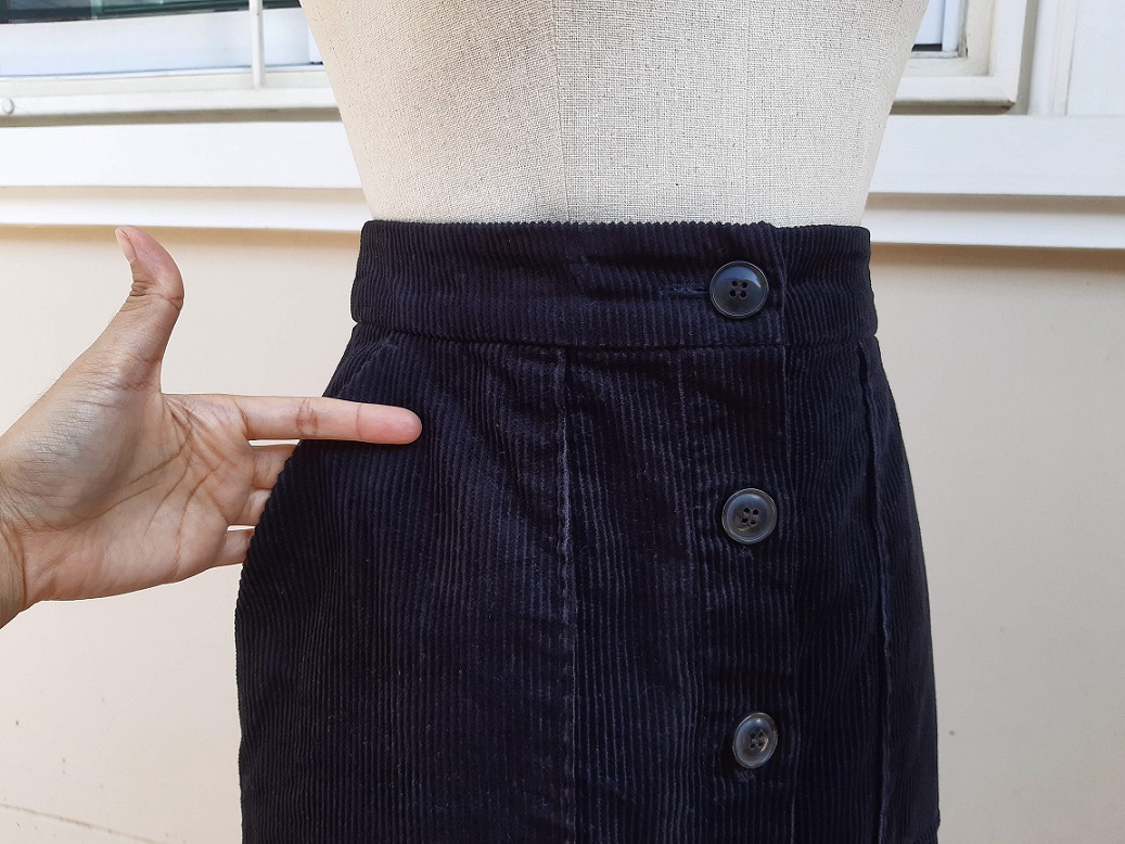 กระโปรงลูกฟูกสีดำ แบรนด์ American Holic