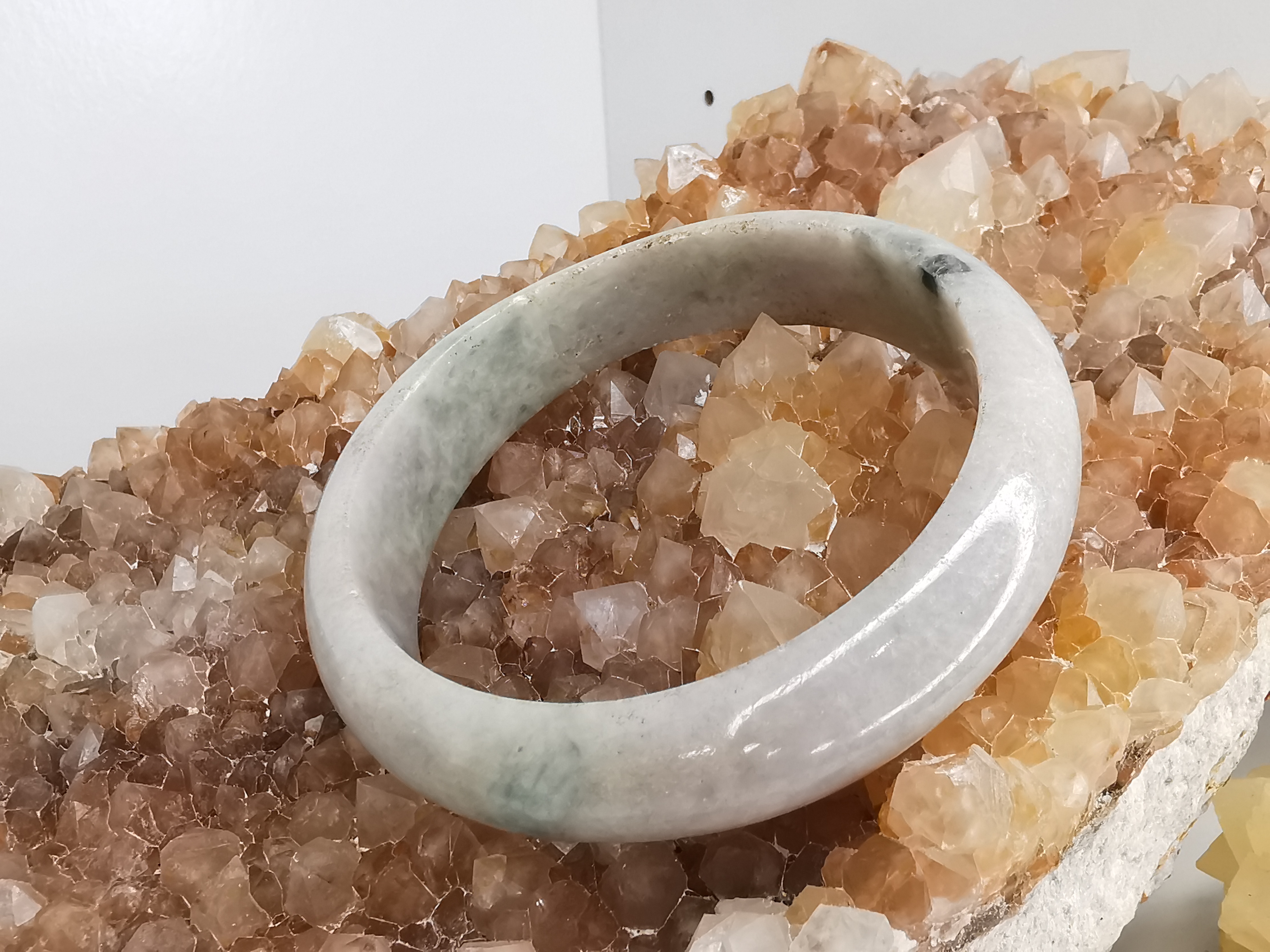 White Green Yellow Jade Bangle กำไลหยกเจไดต์แท้ Diameter/ เส้นผ่านศูนย์กลางด้านใน 57 mm.