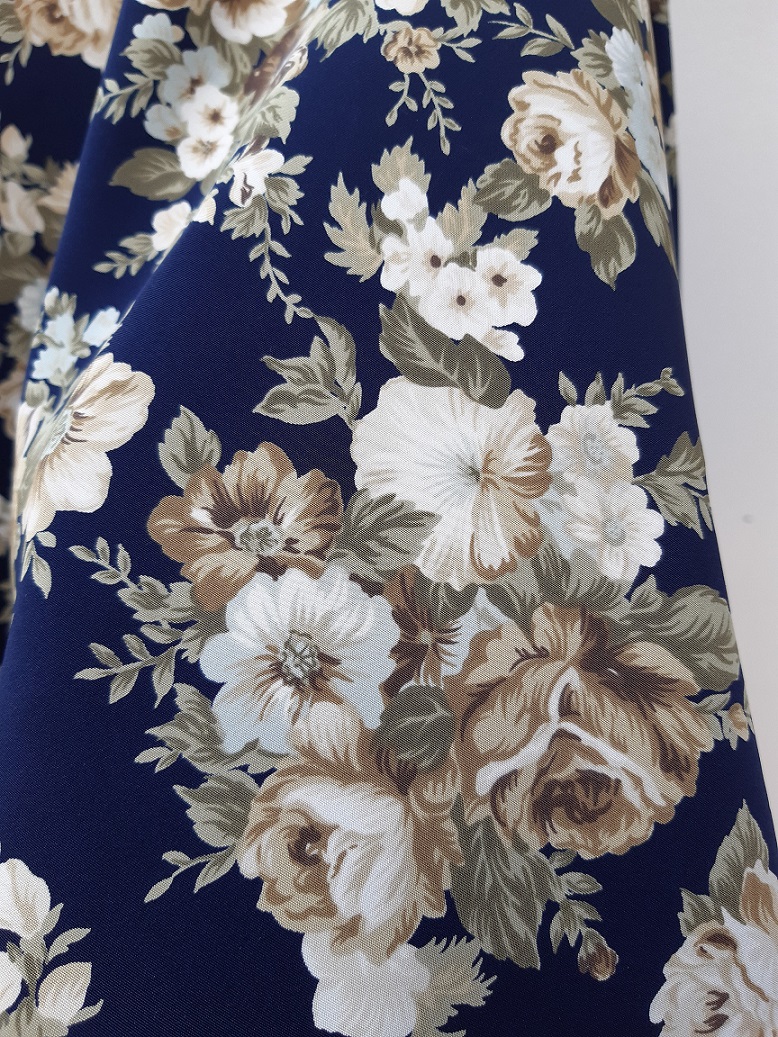 กระโปรงวินเทจลายดอกไม้ พื้นสีกรมท่า