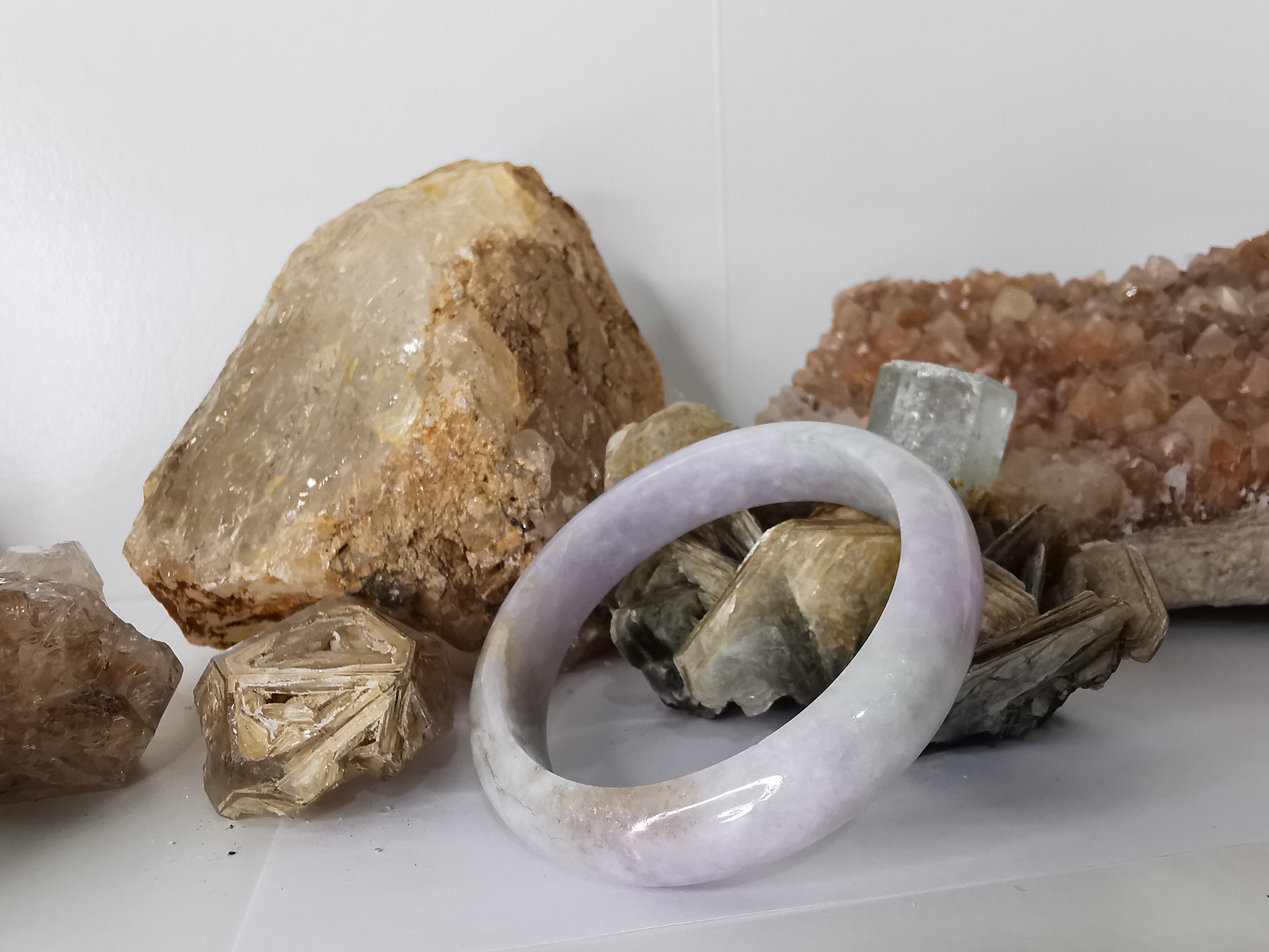 Violet Green Jade Bangle กำไลหยกเจไดต์แท้ Diameter/ เส้นผ่านศูนย์กลางด้านใน 56 mm.