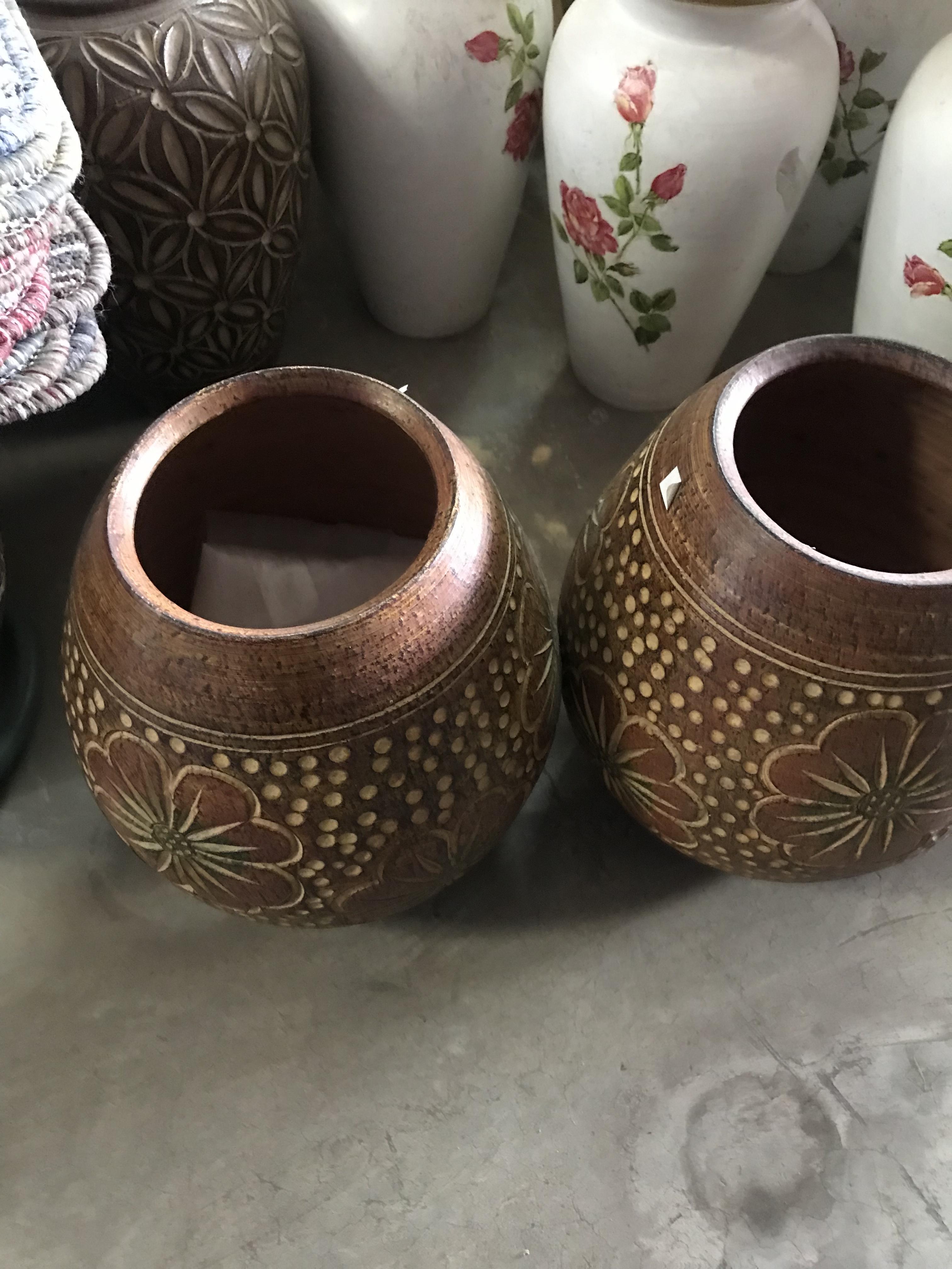 แจกันดินเผาคู่ทรงอ้วน