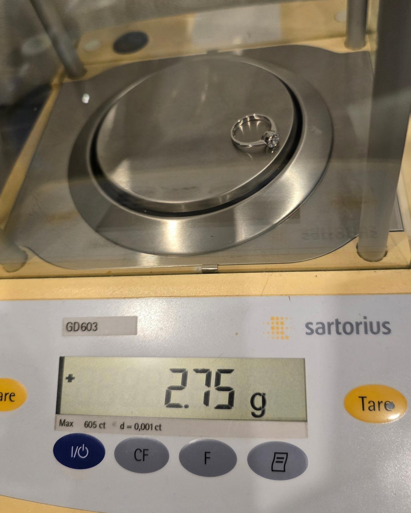 🚫ปิดการขาย(SoIdOut)🚫แหวนทองคำขาว 18k แบรนด์ Jubilee เพชรเกสร 12 ตัง 1 เม็ด 0.5 ตัง 7 เม็ด รวม 19 ตัง น้ำ 99(E) ความสะอาด vvs ไซส์ 51 น้ำหนัก 2.75 กรัม ราคา 10,200.-(Net) (ออกShop29,900บาท)