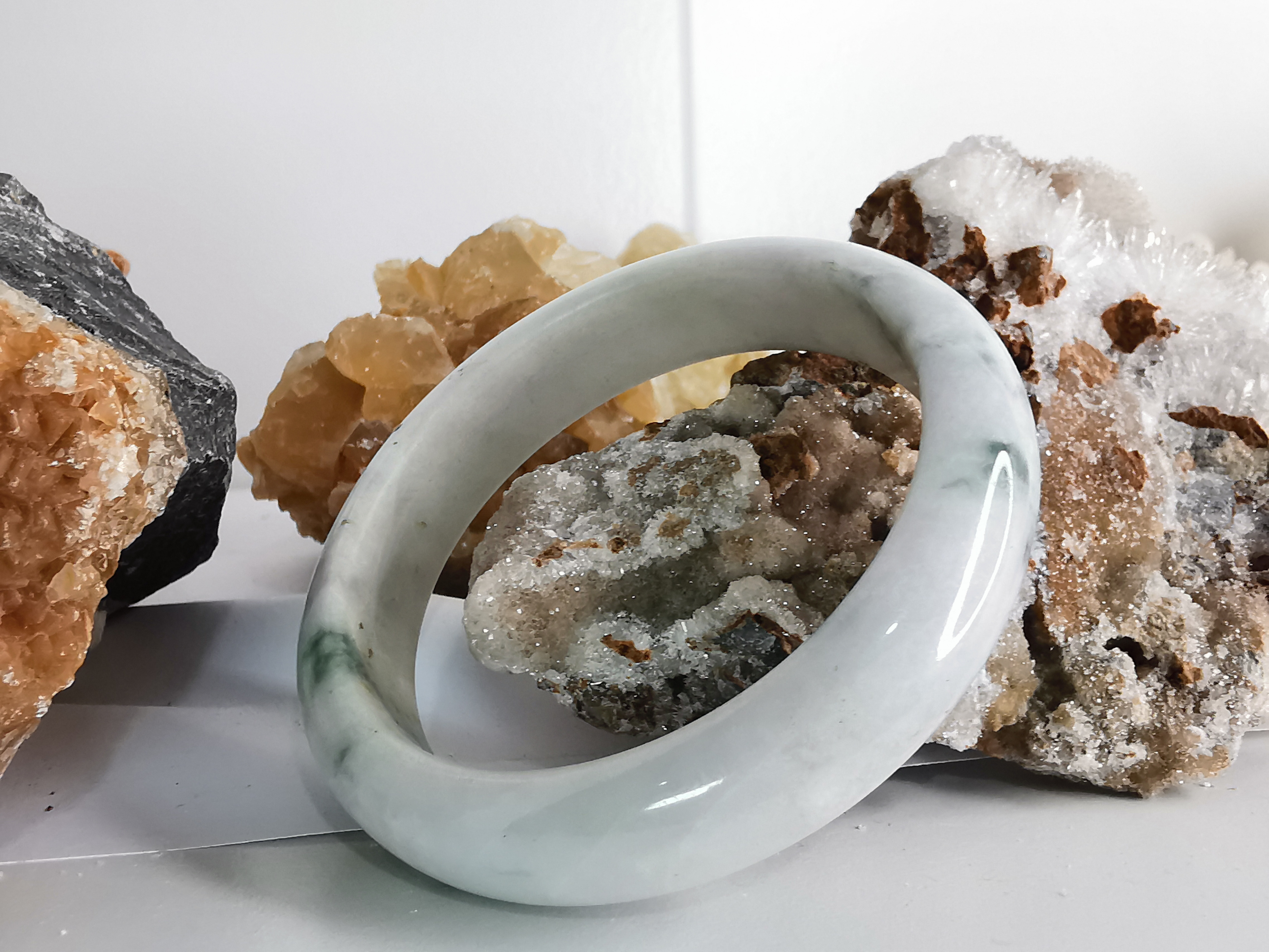 White Green Jade Bangle กำไลหยกเจไดต์แท้ Diameter/ เส้นผ่านศูนย์กลางด้านใน 57 mm.