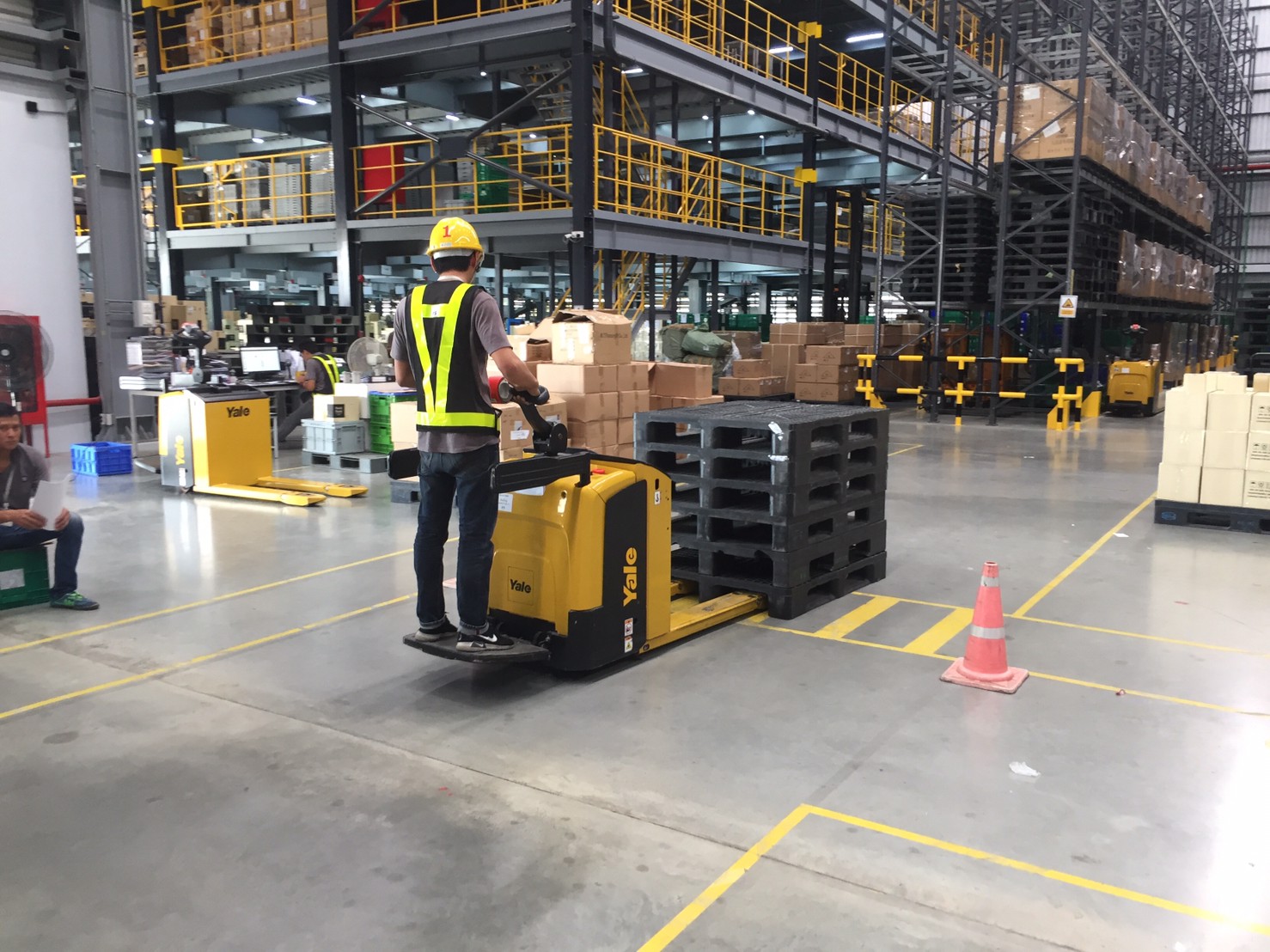 อบรมหลักสูตร Forklift โฟล์คลิฟท์ ตามกฎหมายใหม่ หลักสูตรการอบรมลูกจ้างซึ่งจะทำหน้าที่ผู้ขับรถยก