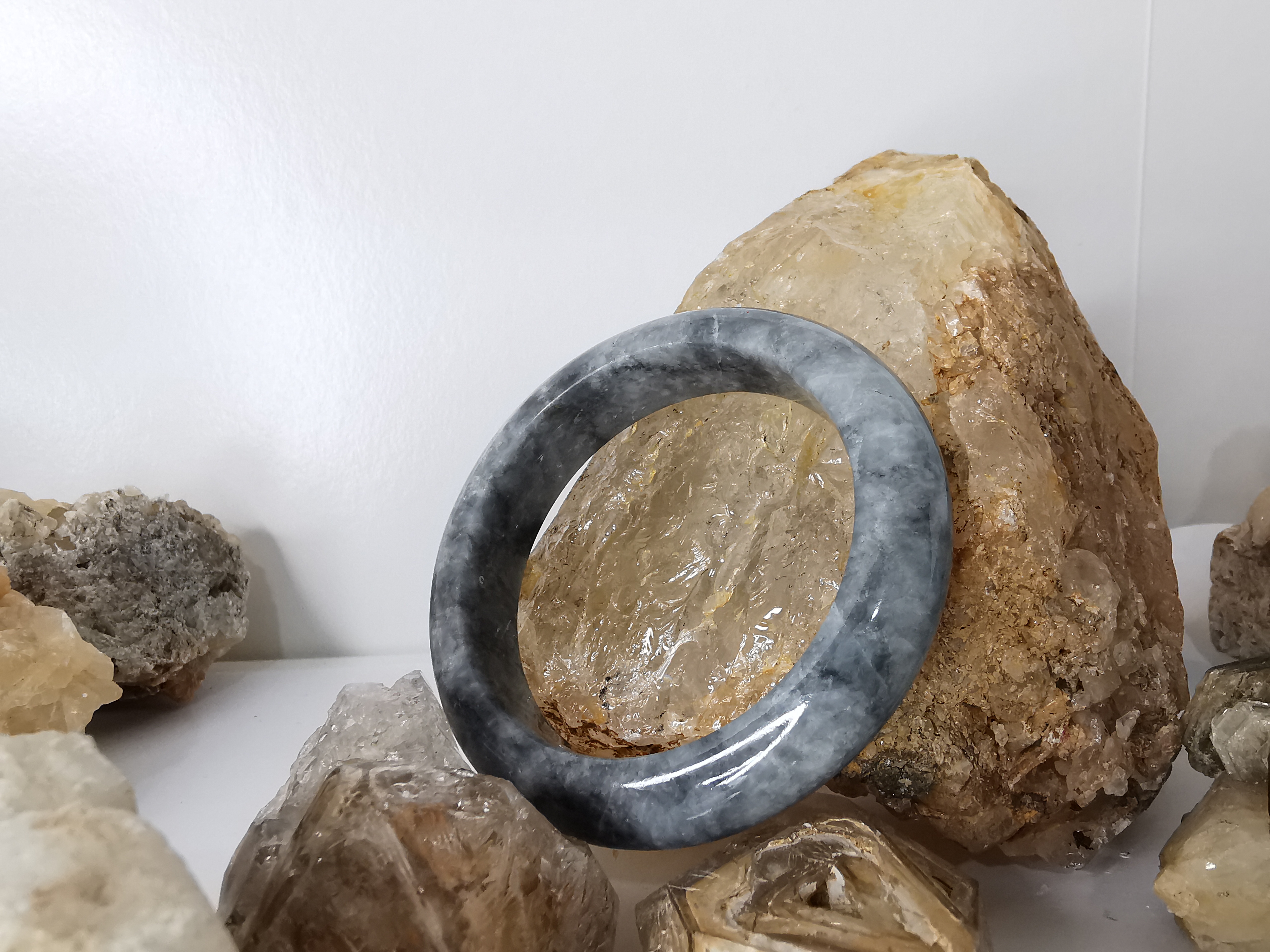 Grey Black Jade Bangle กำไลหยกเจไดต์แท้ Diameter/ เส้นผ่านศูนย์กลางด้านใน 54 mm.