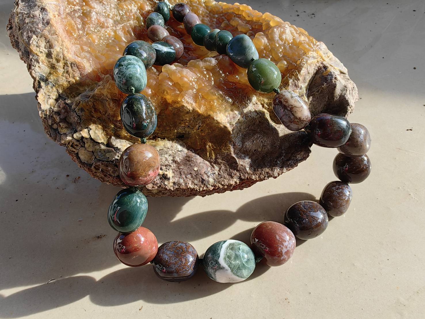 Green Brown Agate Necklace สร้อยคออาเกต สีเขียว น้ำตาล L 51 cm. 612.50 ct.