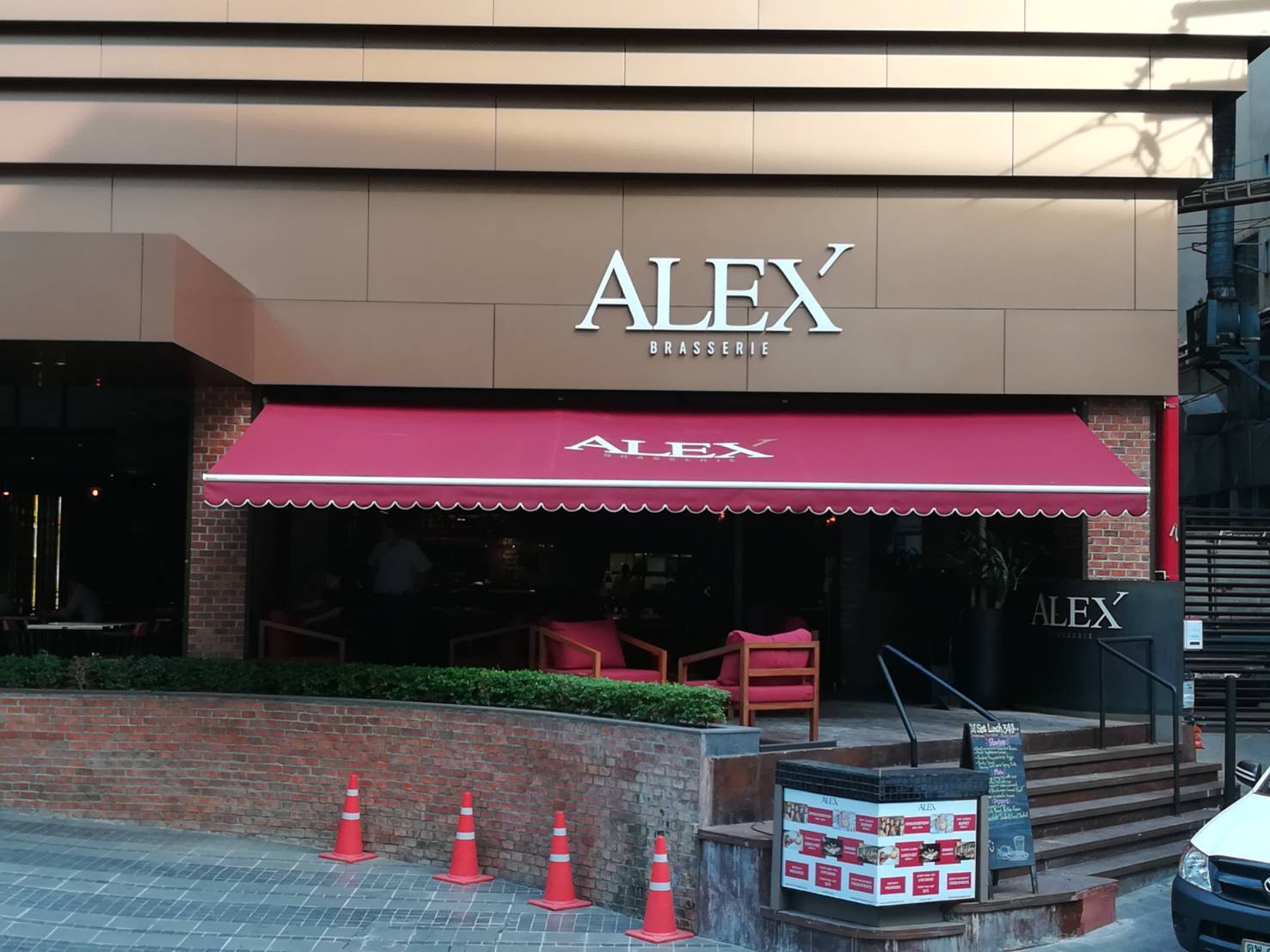 ผ้าใบพับเก็บได้/แนวดิ่ง มือหมุน-หมุนอัตโนมัติ