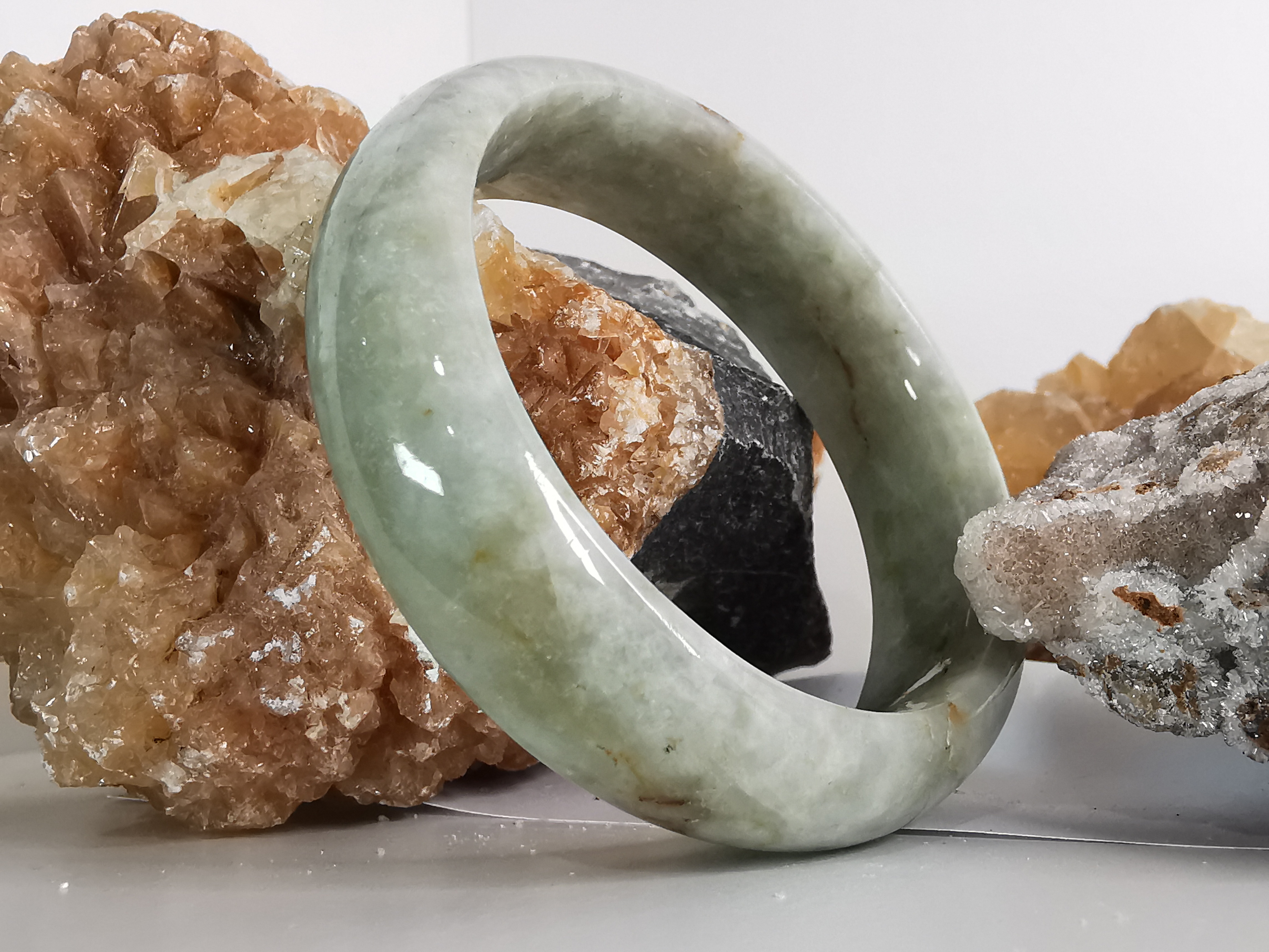 Green Yellow White Jade Bangle กำไลหยกเจไดต์แท้ Diameter/ เส้นผ่านศูนย์กลางด้านใน 59 mm.