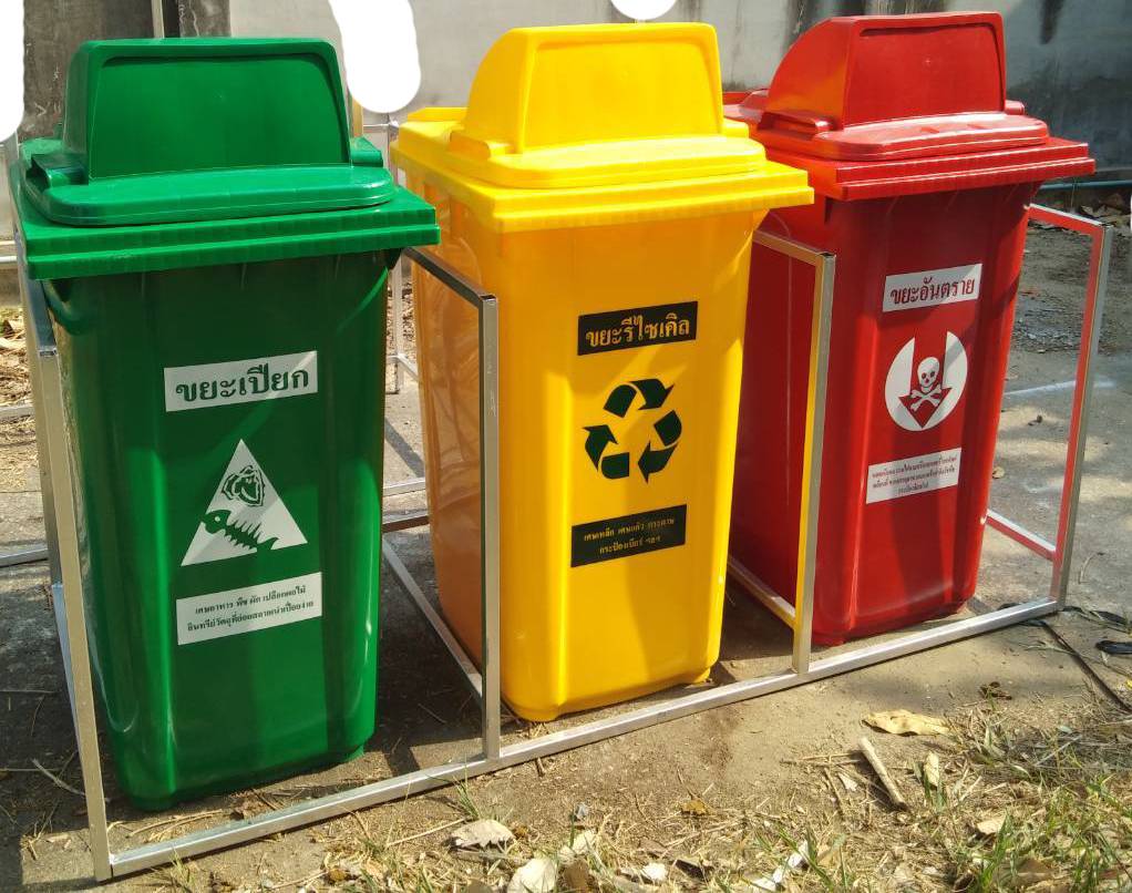 แท่นวางถังขยะ กทม. 240 ลิตร ขนาด 3 ช่อง ไม่มีป้ายแผงหลัง