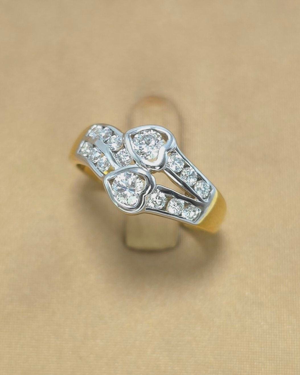 🚫ปิดการขาย(SoIdOut)🚫แหวนทองคำ 18K เพชรเกสร 14 ตัง 2 เม็ด 3 ตัง 7 เม็ด 2 ตัง 6 เม็ด รวม 61 ตัง น้ำ 96-97 ความสะอาด vvs-vs ไซส์ 51 น้ำหนัก 3.9 กรัม ราคา 15,900.-(Net)