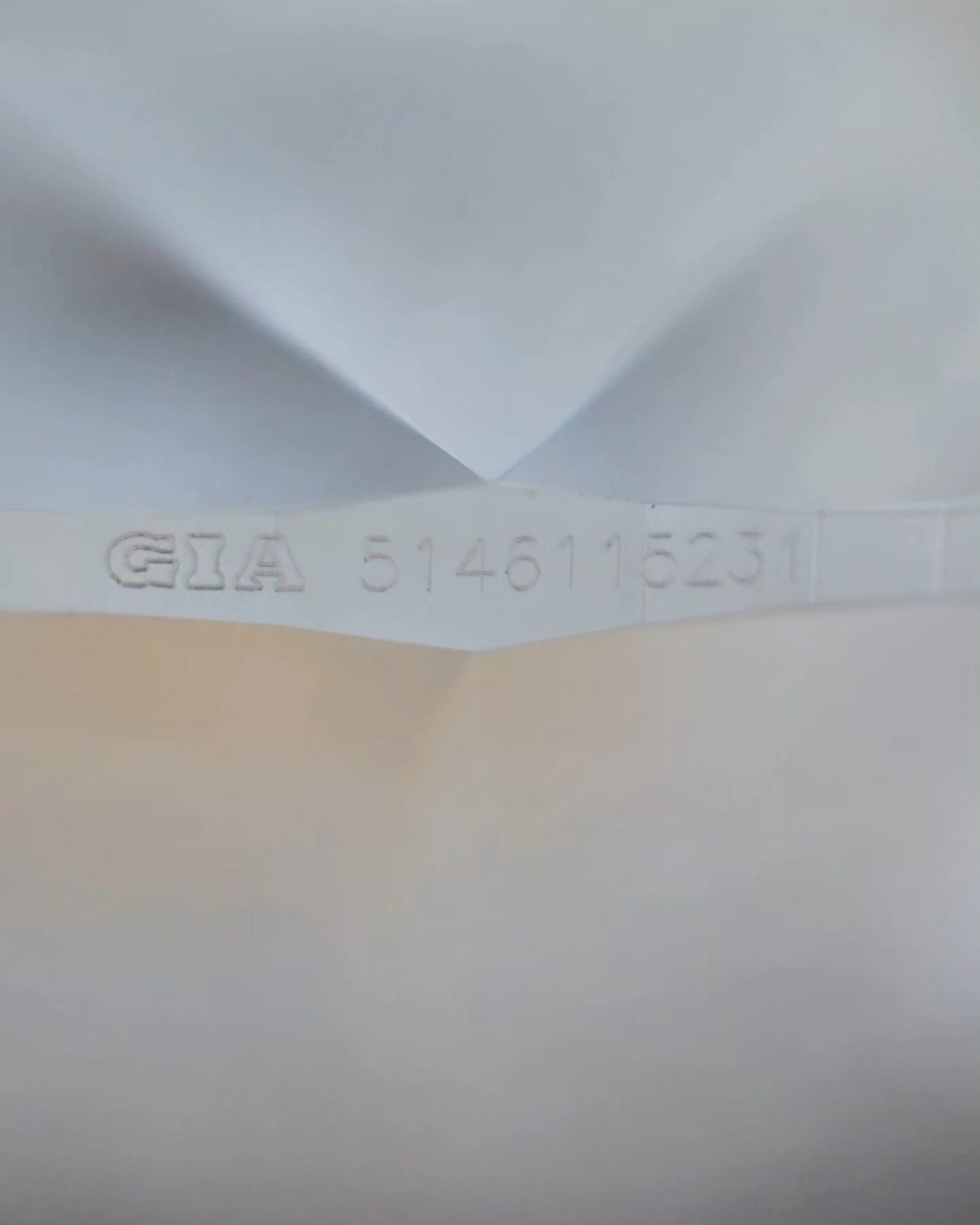 🚫ปิดการขาย(SoIdOut)🚫แหวนทองคำขาว 18K แบรนด์ Ananta เพชรเกสร 40 ตัง 1 เม็ด น้ำ 100(D) VS1 3 Excellent GIA: 5146115231 ใบสำเนา ข้างเพชรเกสร 1.5 ตัง 16 เม็ด รวม 28 ตัง น้ำ 98-100 ความสะอาด if-vvs ไซส์ 51 น้ำหนัก 3.09 กรัม ราคา 30,900.-(Net) (