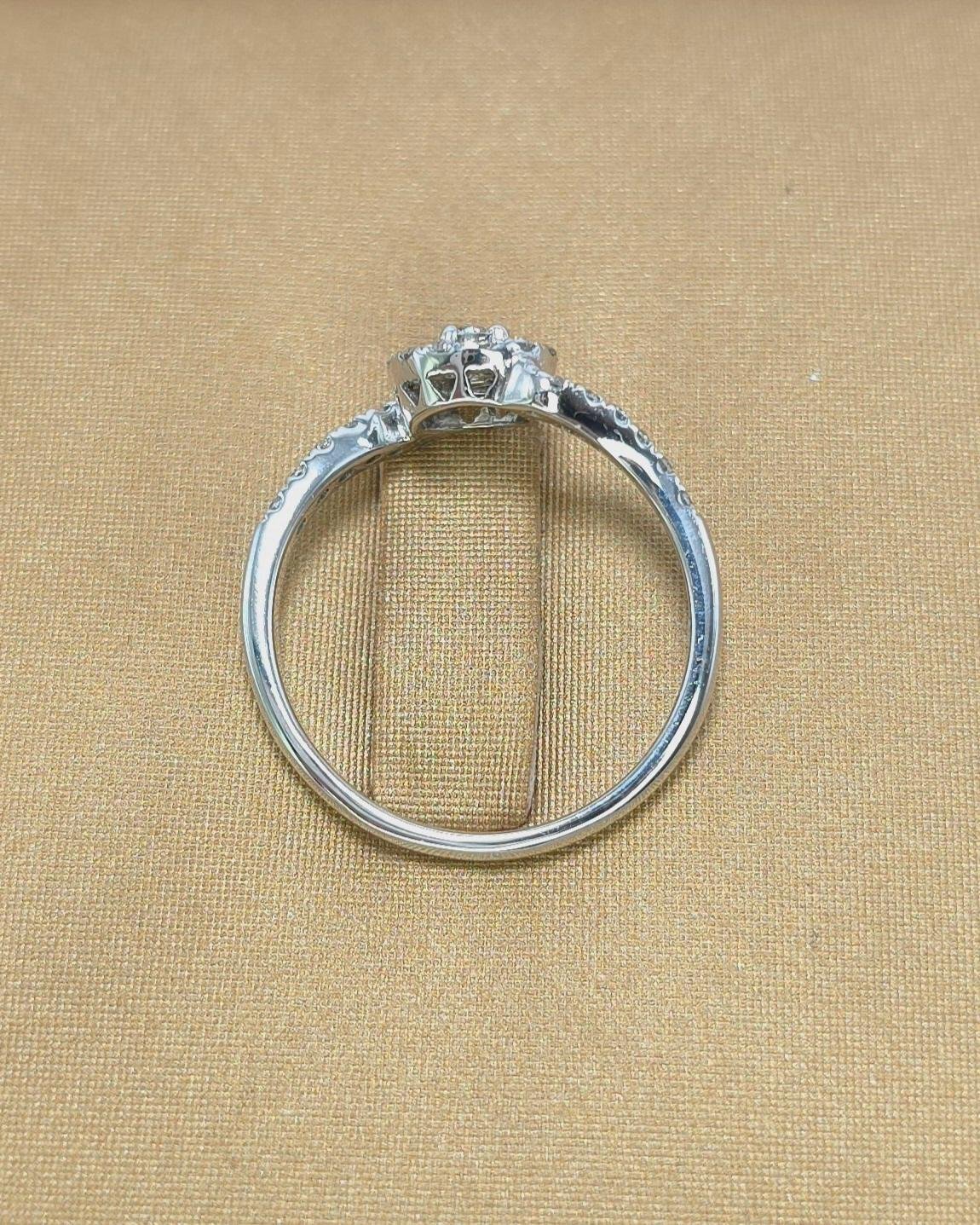 🚫ปิดการขาย(SoIdOut)🚫แหวนทองคำขาว 18K เพชรเกสร 9 ตัง 1 เม็ด 1.5 ตัง 12 เม็ด 1 ตัง 12 เม็ด รวม 39 ตัง น้ำ 96-97 ความสะอาด vvs-vs ไซส์ 52 น้ำหนัก 2.29 กรัม ราคา 8,900.-(Net)