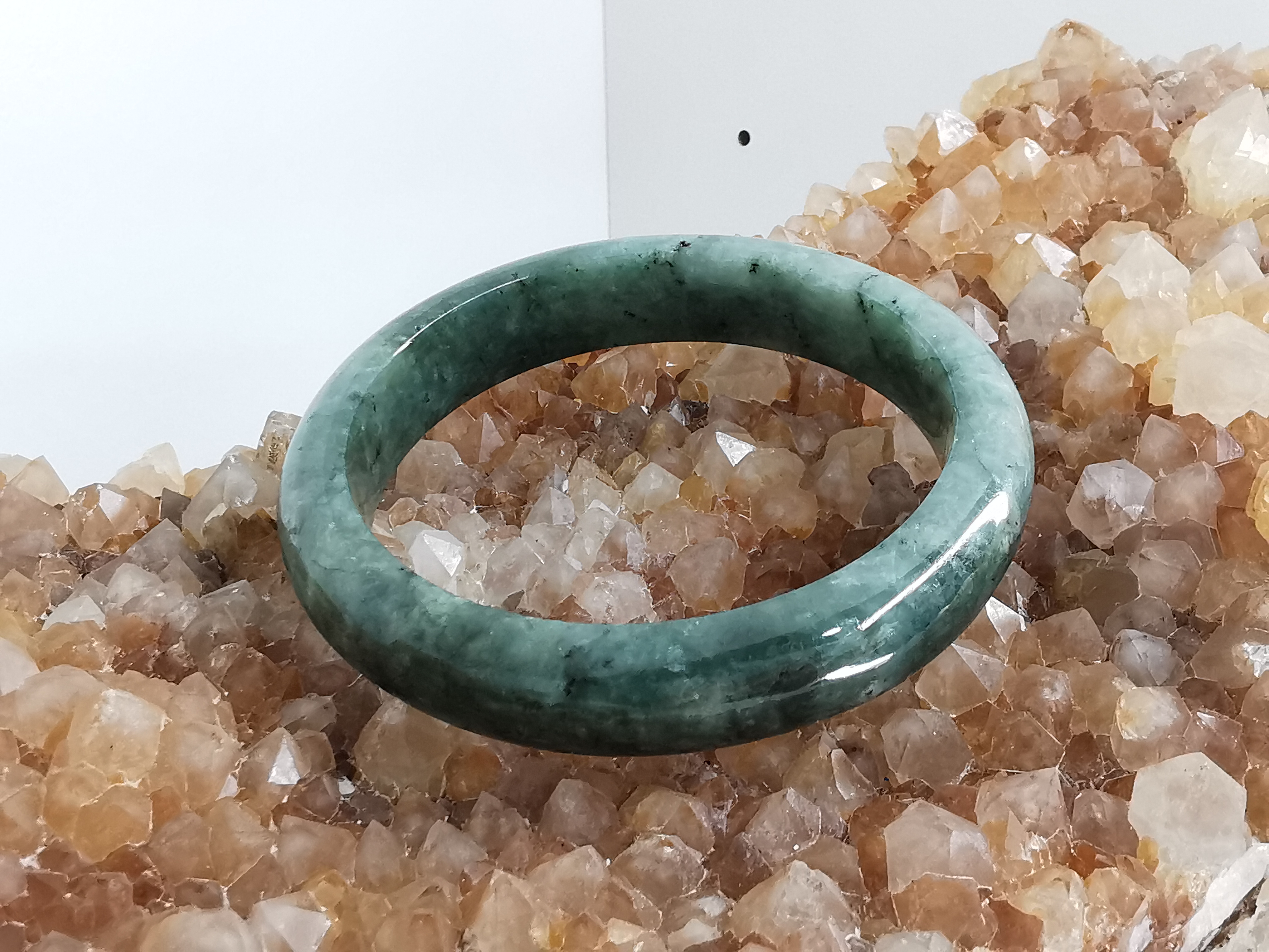 Green Bangle กำไลหยกเจไดต์แท้ Diameter/ เส้นผ่านศูนย์กลางด้านใน 56 mm.