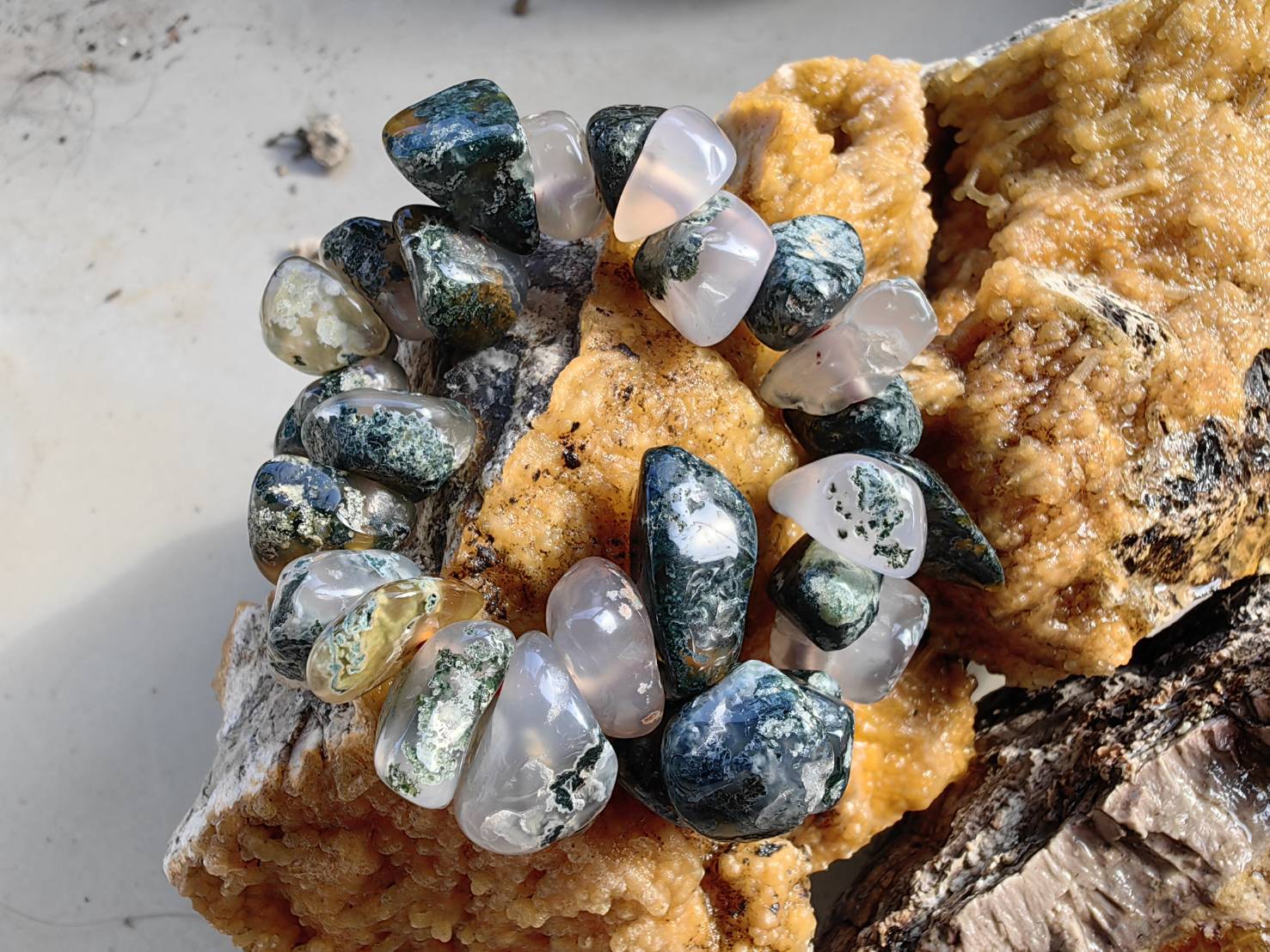 Green White Agate Bracelets สร้อนข้อมืออาเกต สีเขียว ขาว Size 15 cm. 320.50 ct