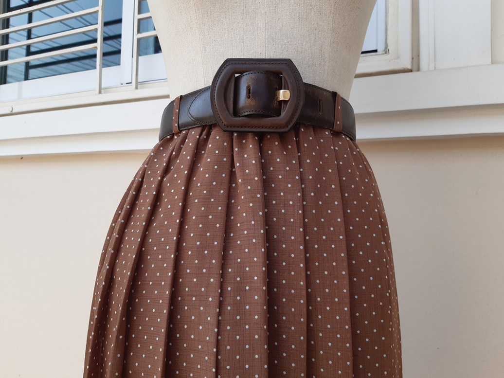 กระโปรงพลีทลายจุดสีน้ำตาล