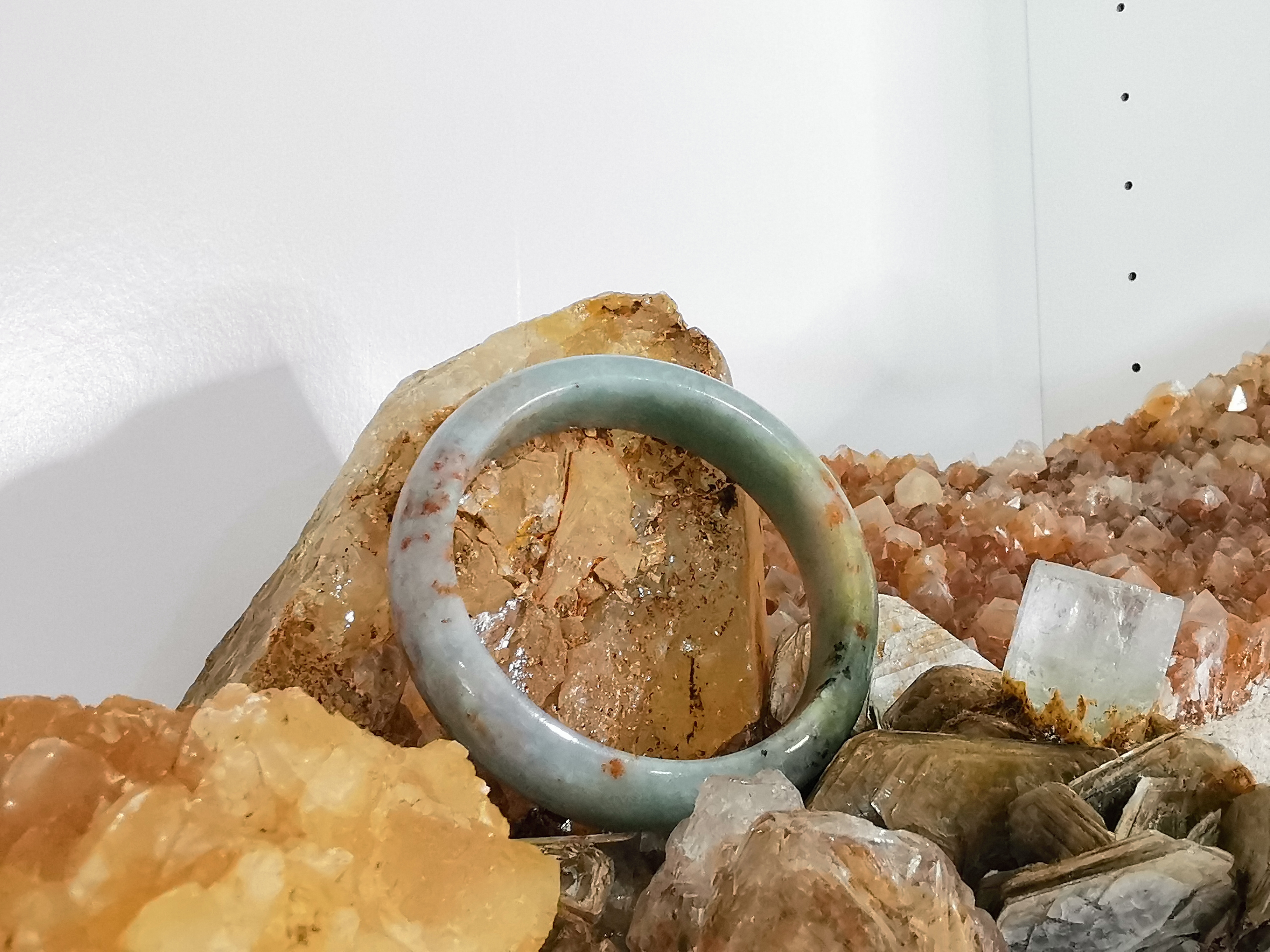 Green Orange Yellow Red Bangle กำไลหยกเจไดต์แท้ Diameter/ เส้นผ่านศูนย์กลางด้านใน 59 mm.