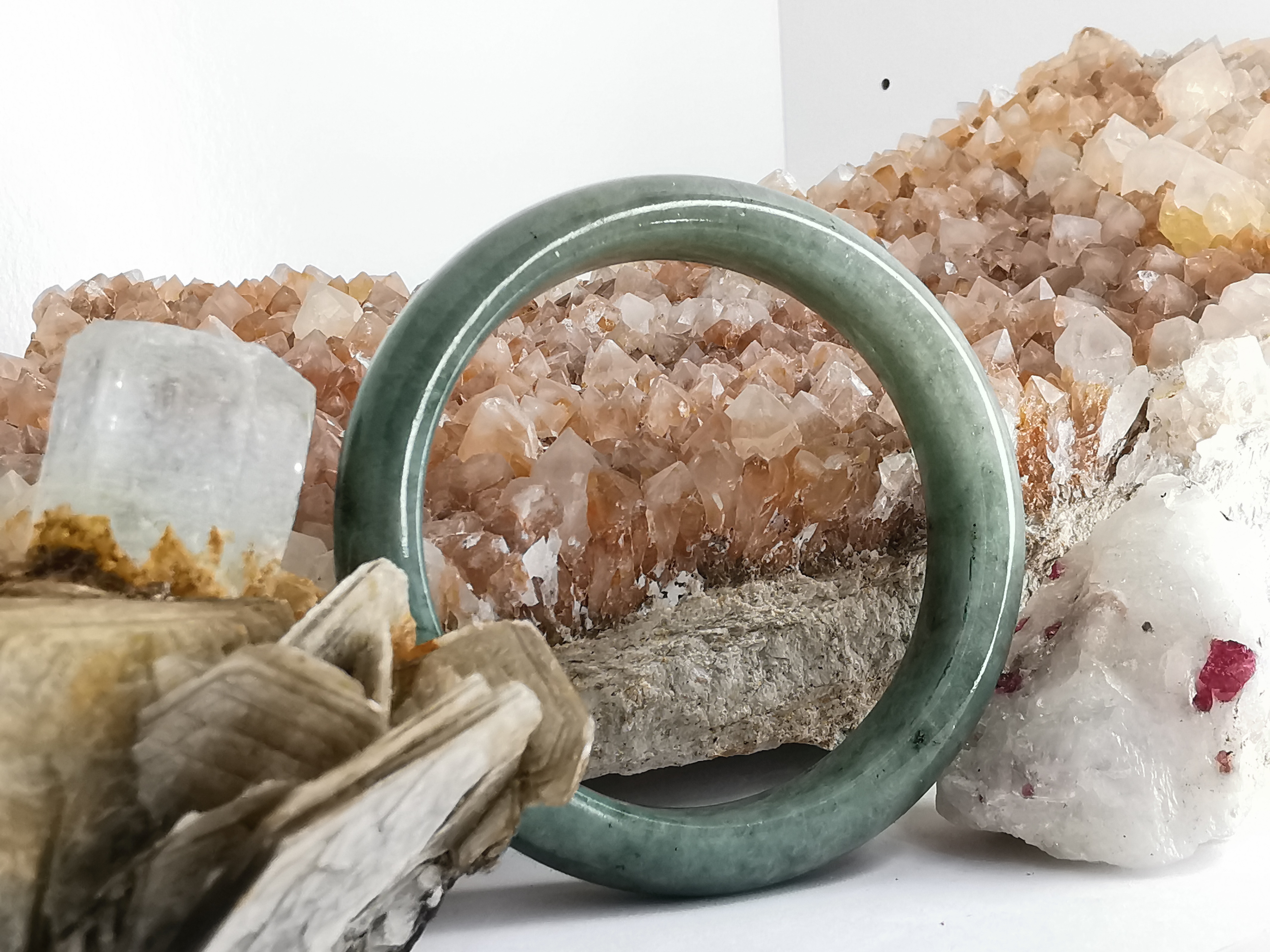 Green Yellow Bangle กำไลหยกเจไดต์แท้ Diameter/ เส้นผ่านศูนย์กลางด้านใน 59 mm.*