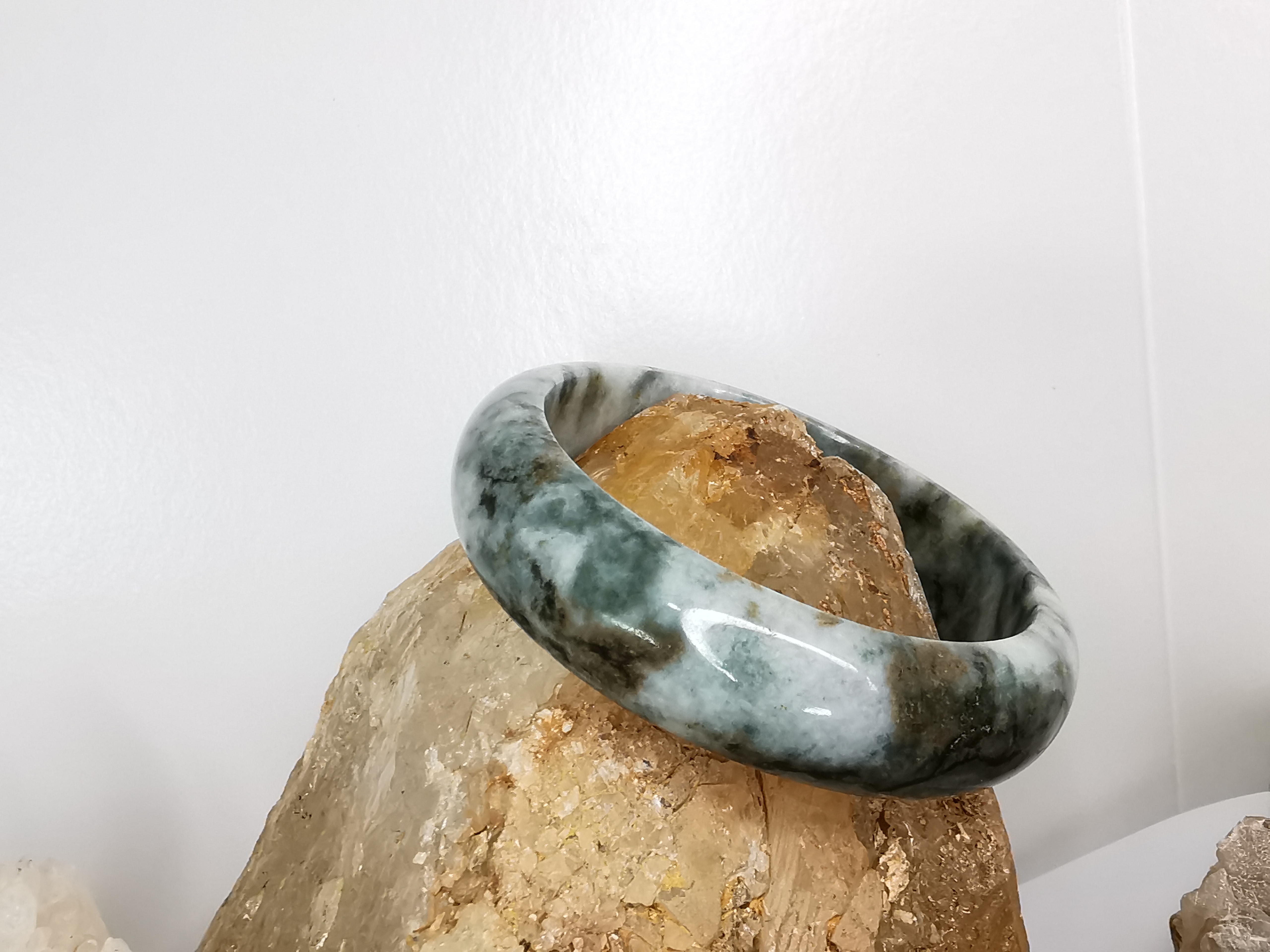 Green White Yellow Brown Jade Bangle กำไลหยกเจไดต์แท้ Diameter/ เส้นผ่านศูนย์กลางด้านใน 59 mm.