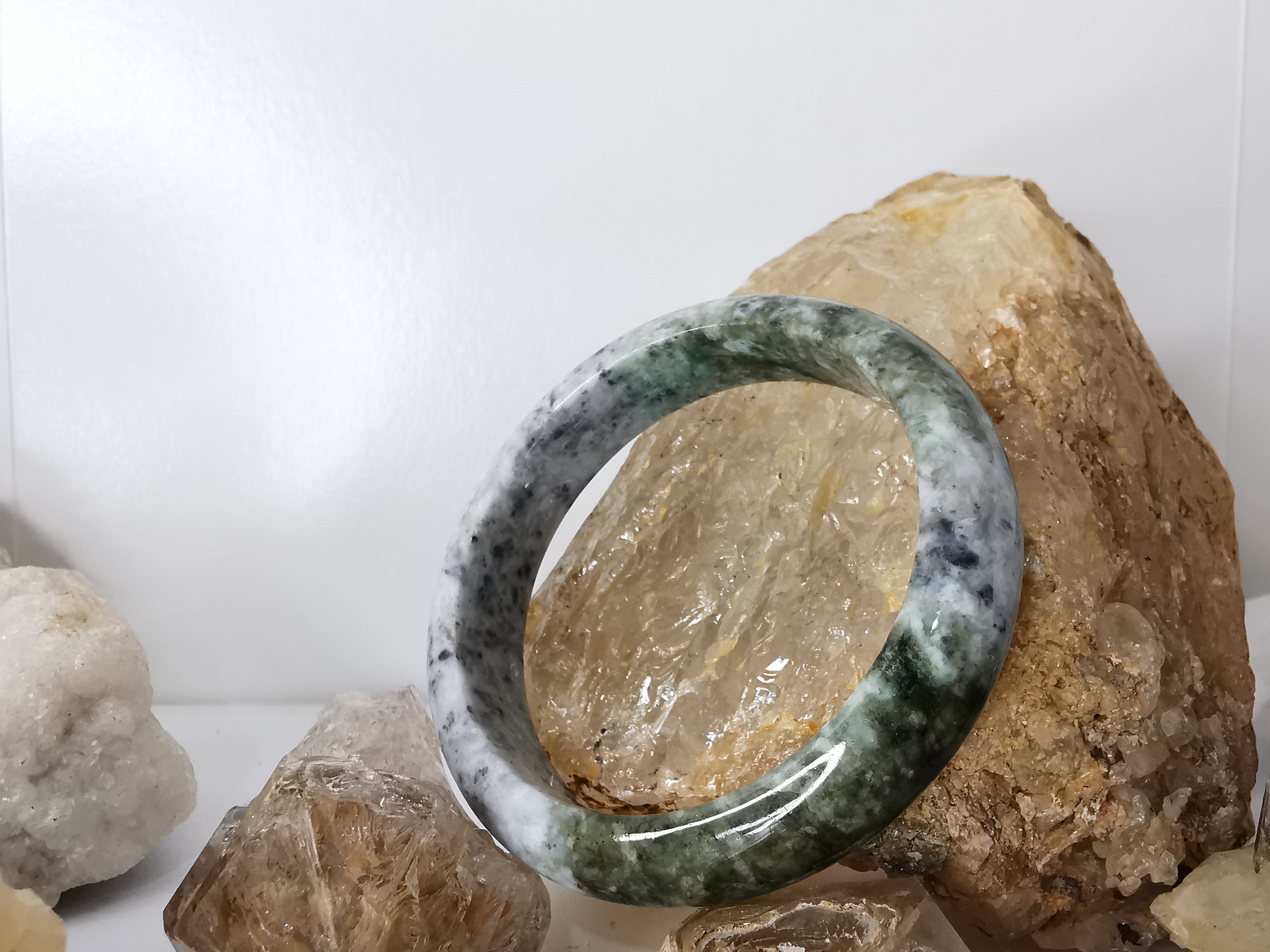 Grey Green Black Jade Bangle กำไลหยกเจไดต์แท้ Diameter/ เส้นผ่านศูนย์กลางด้านใน 59 mm.