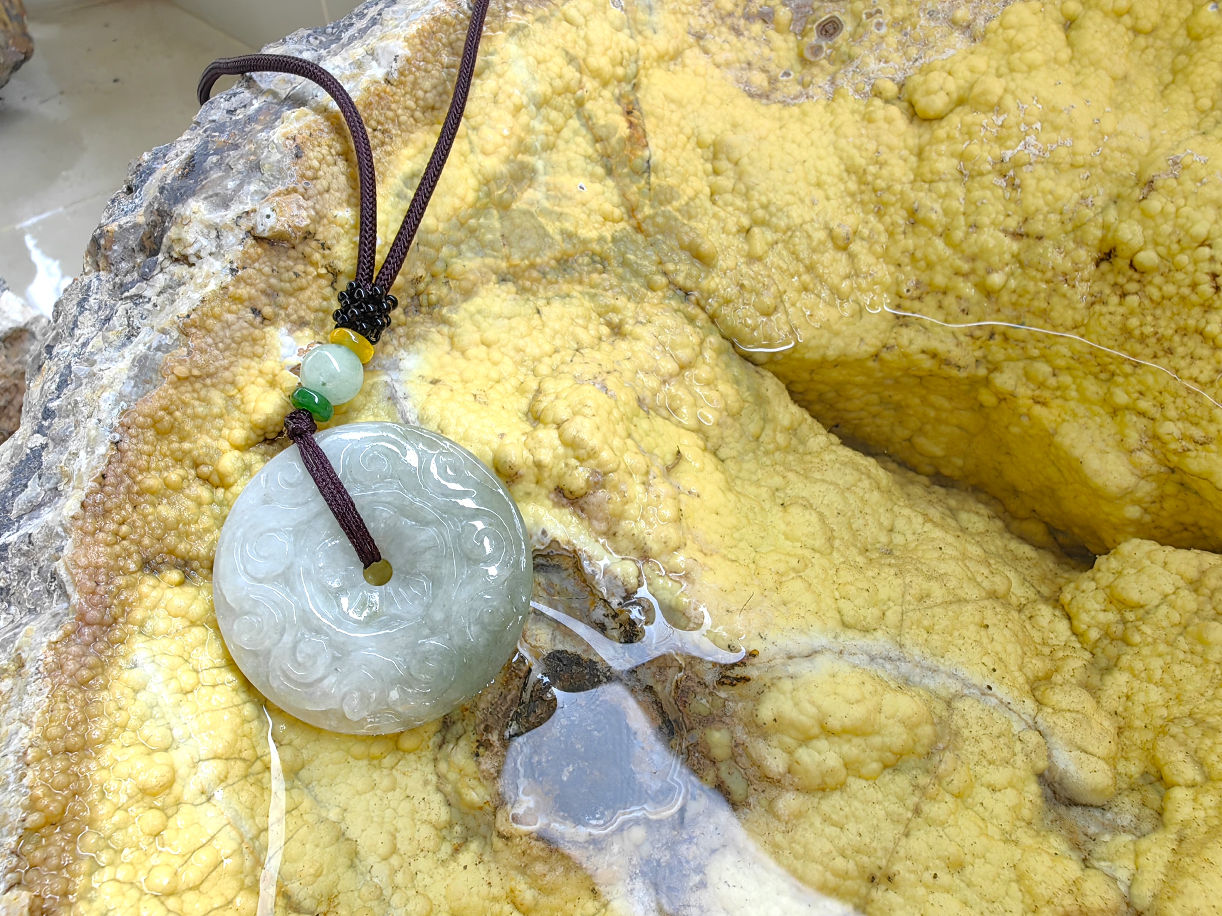 Burmese Jadeite Pendent Round 39 mm. จี้สร้อยคอหยกพม่า กลม 39 mm.