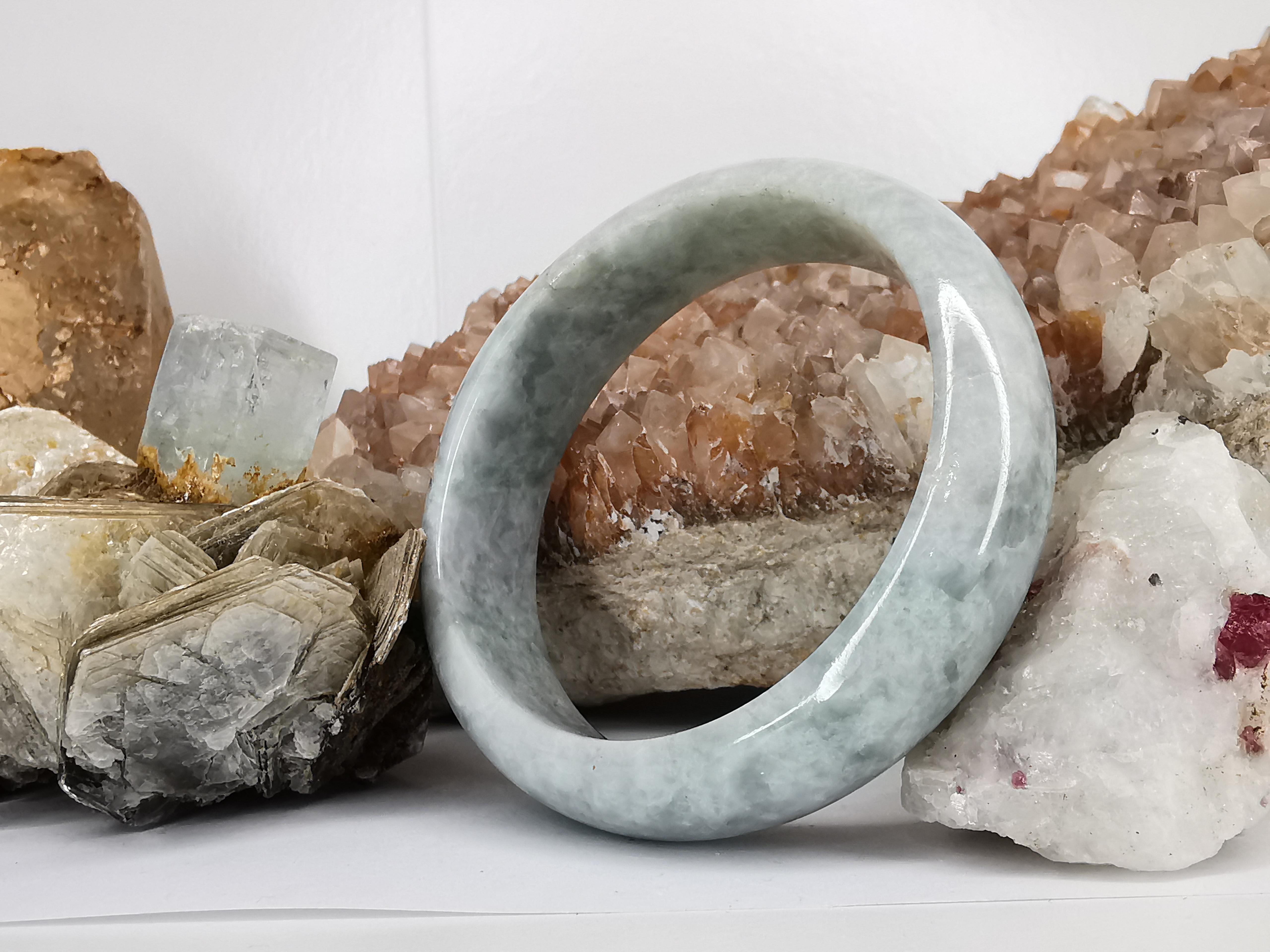 Green White Jade Bangle กำไลหยกเจไดต์แท้ Diameter/ เส้นผ่านศูนย์กลางด้านใน 59 mm.