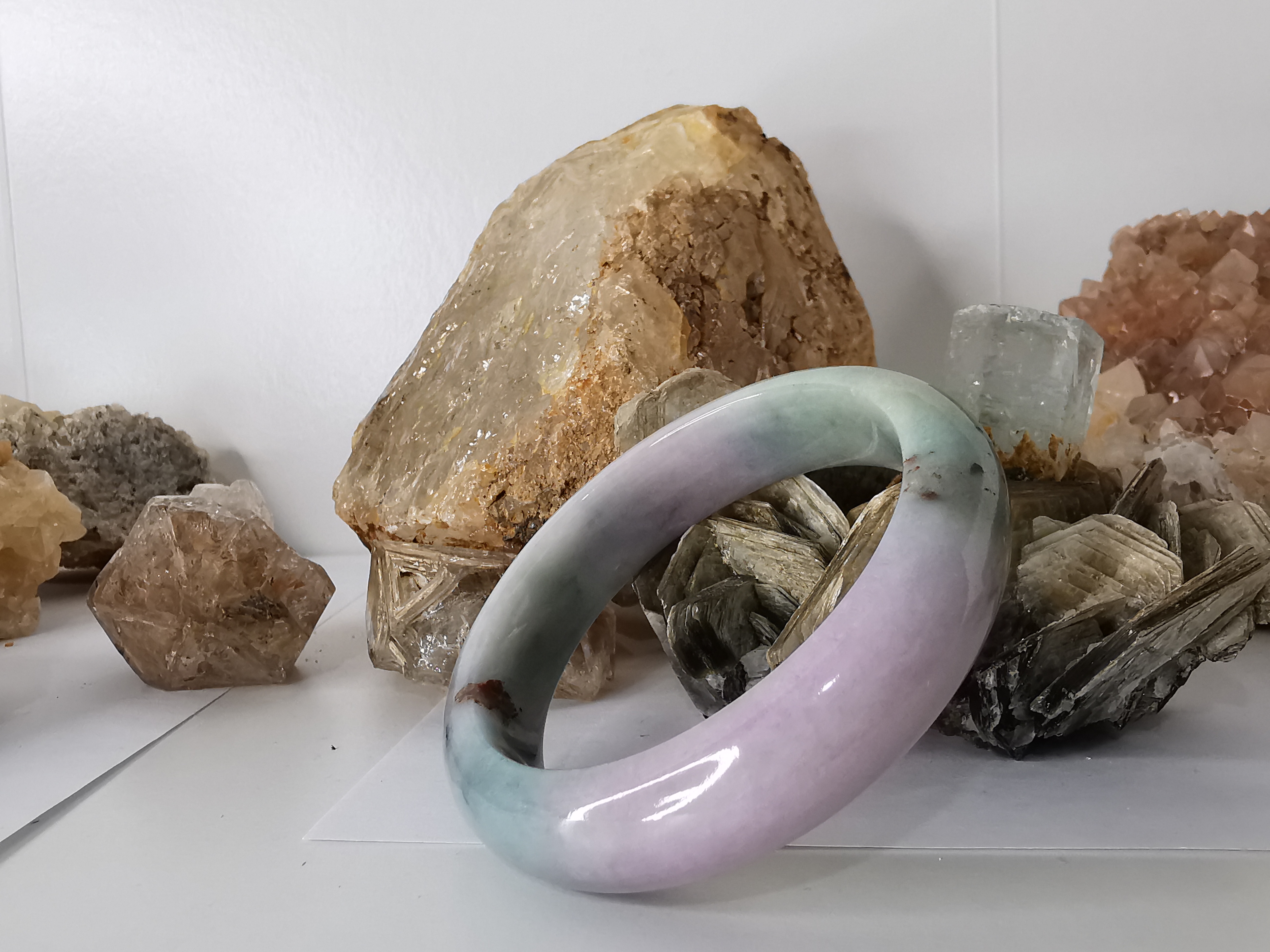 Violet Green Red Jade Bangle กำไลหยกเจไดต์แท้ Diameter/ เส้นผ่านศูนย์กลางด้านใน 55 mm.