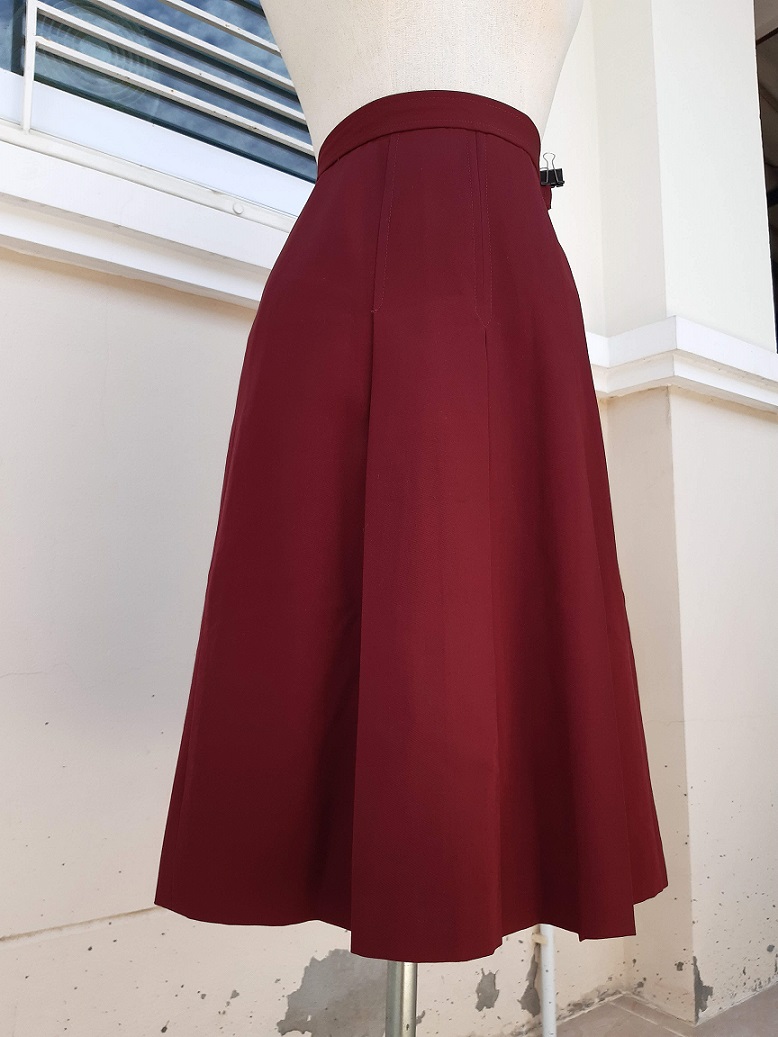 กระโปรงวินเทจจีบรอบผ้าวูลสีแดงเลือดหมู