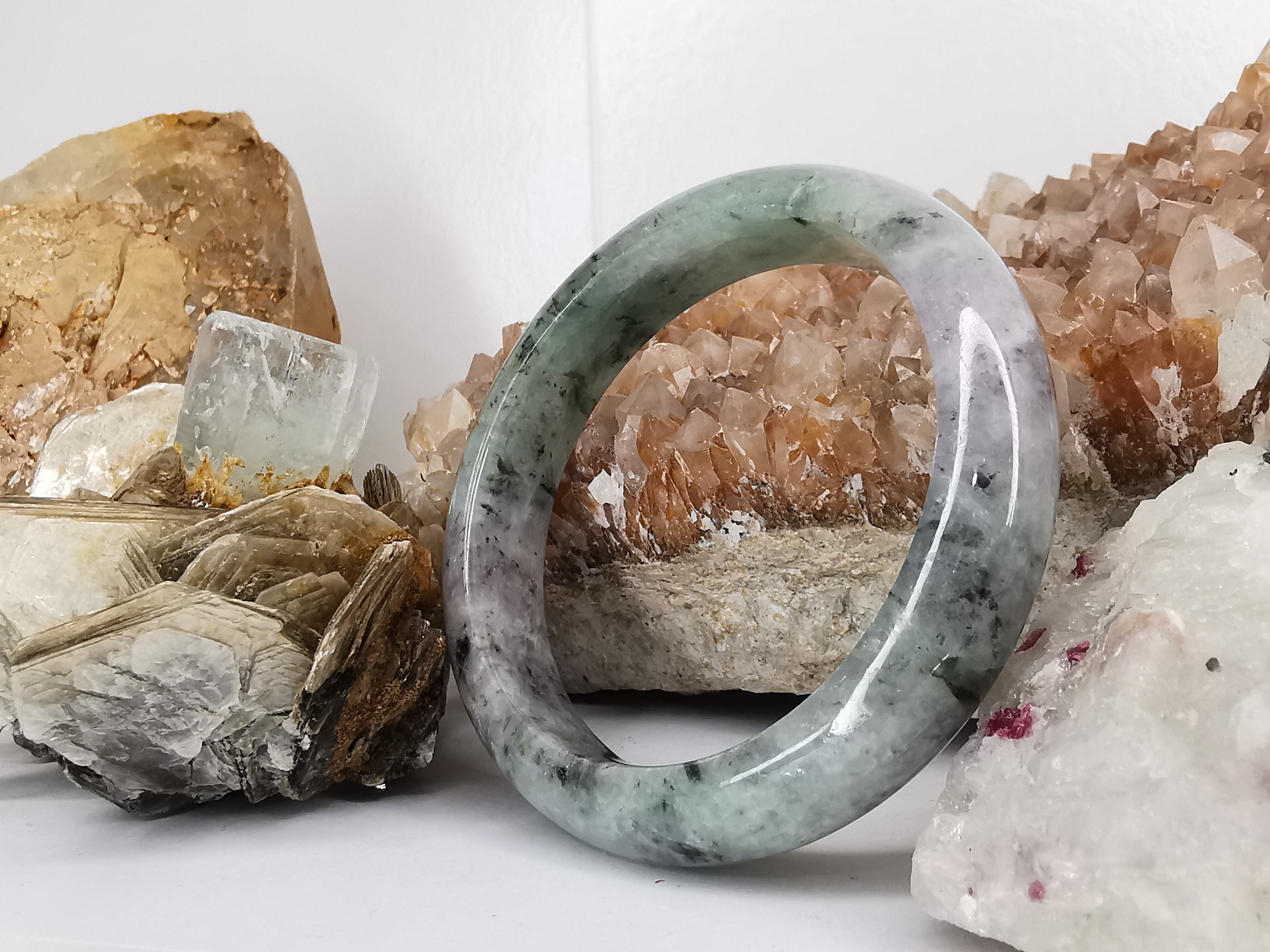 Green Grey Bangle กำไลหยกเจไดต์แท้ Diameter/ เส้นผ่านศูนย์กลางด้านใน 59 mm*.