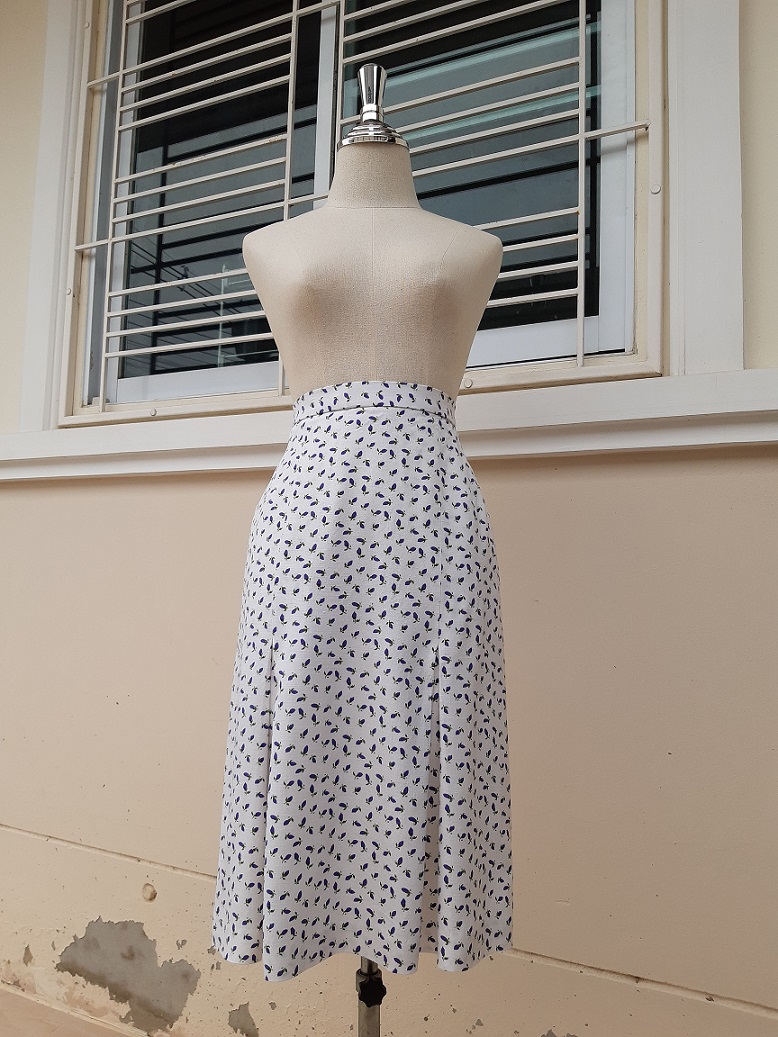 กระโปรงวินเทจลายดอกไม้สีม่วง