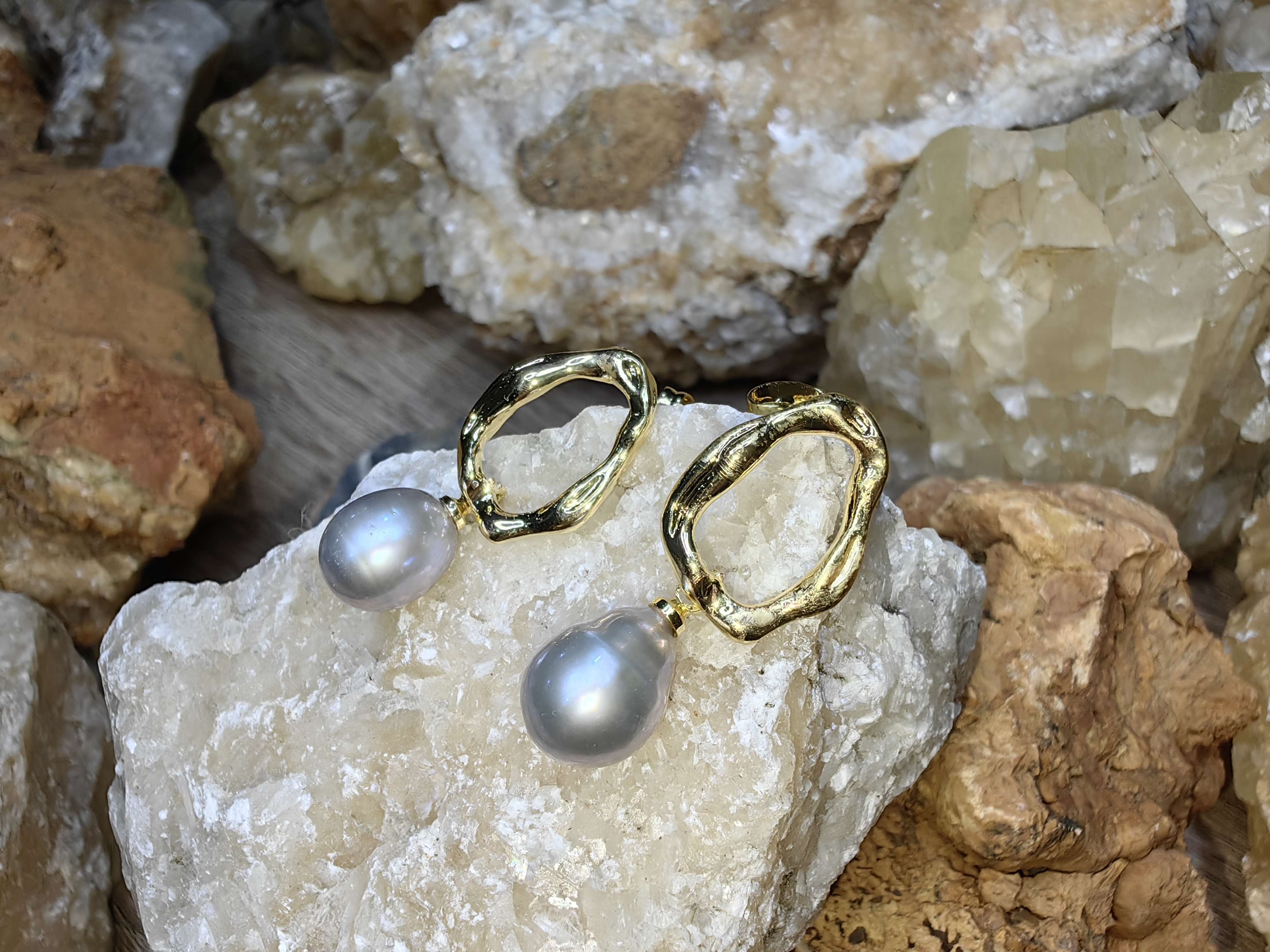 ต่างหูไข่มุกเลี้ยงธรรมชาติ Natural Cultured Pearl Earrings