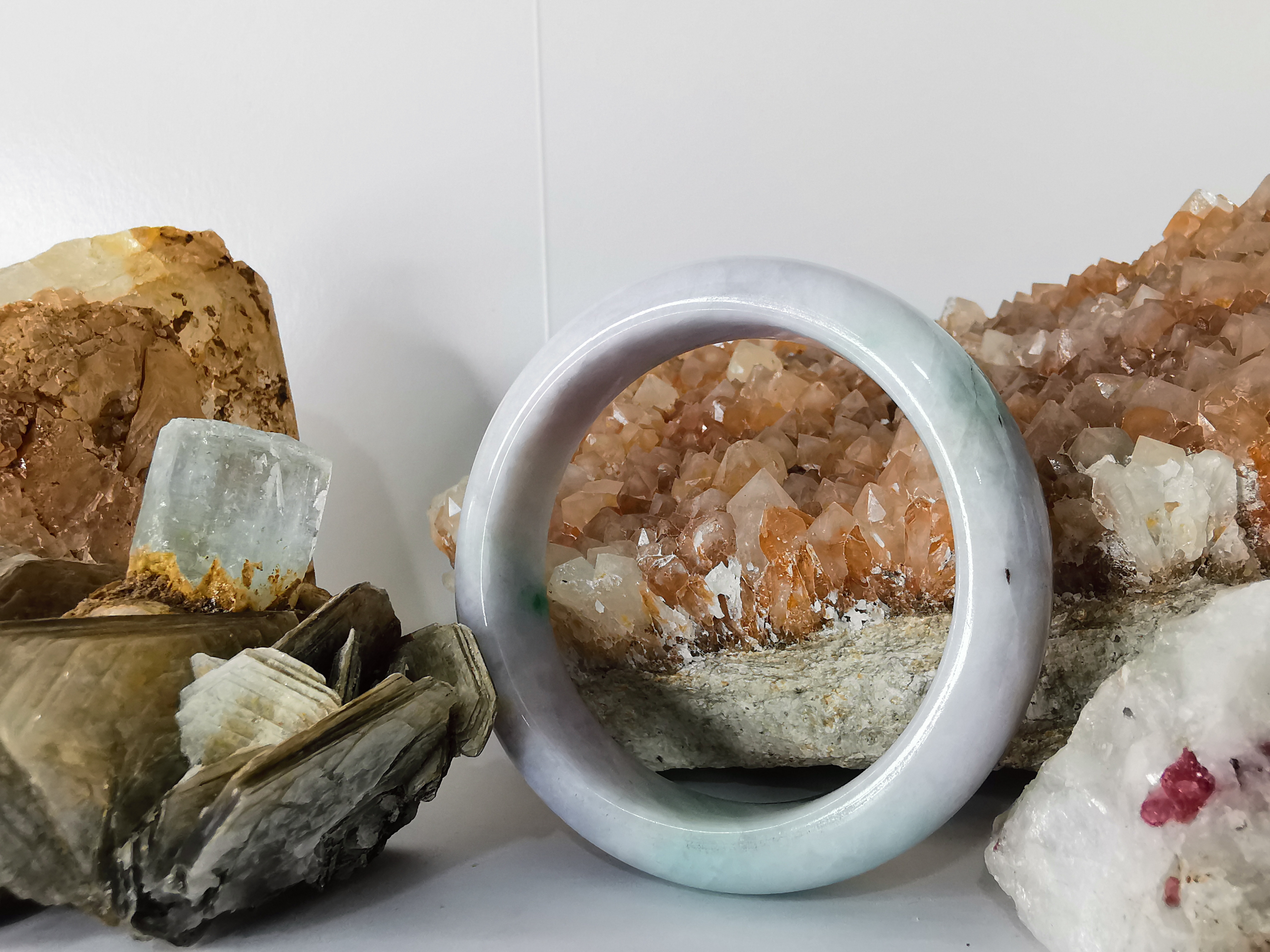 Violet Green Jade Bangle กำไลหยกเจไดต์แท้ Diameter/ เส้นผ่านศูนย์กลางด้านใน 58 mm.